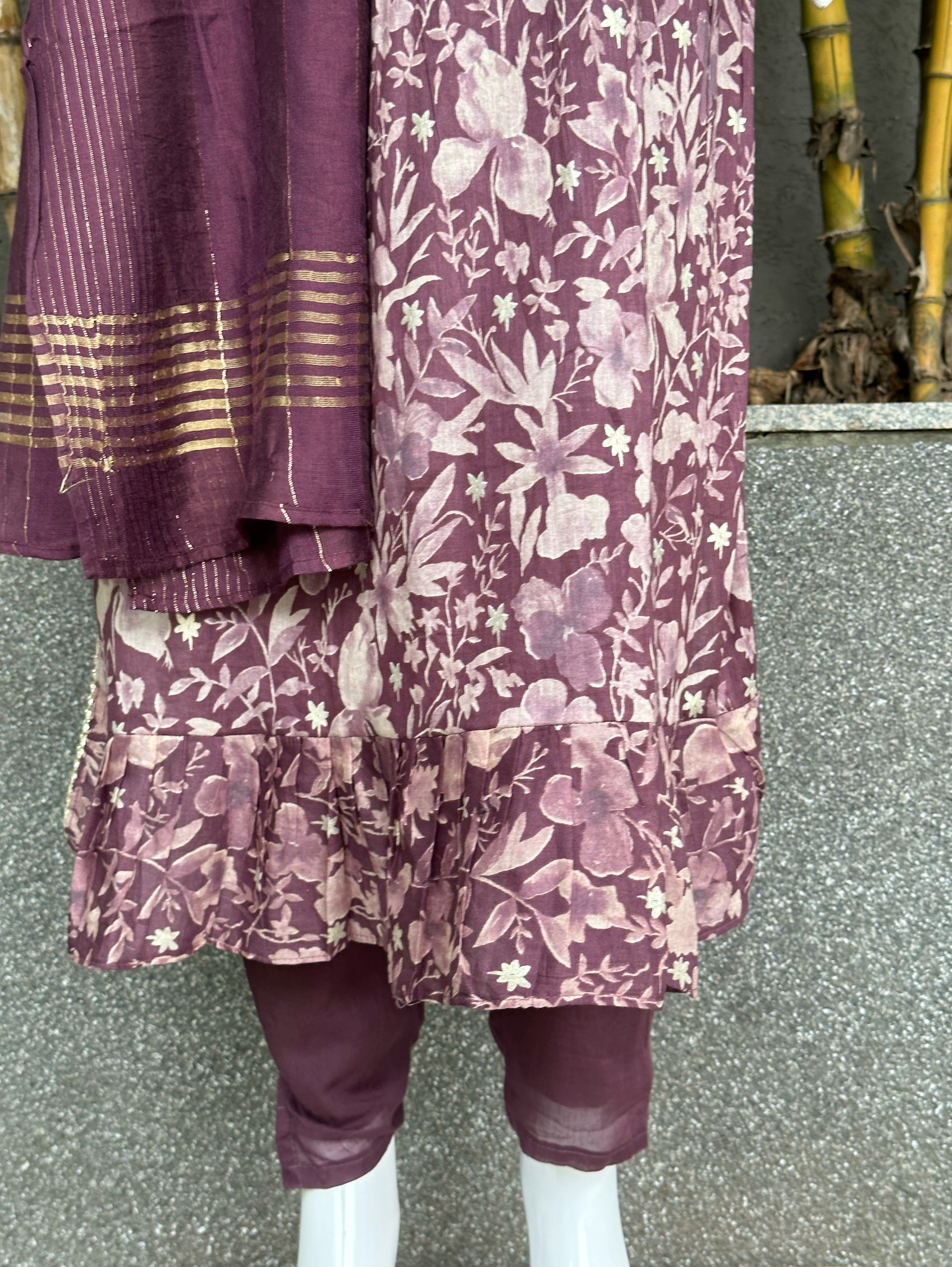 Image of Mull Cotton Naira Embroidery Mirror work Set