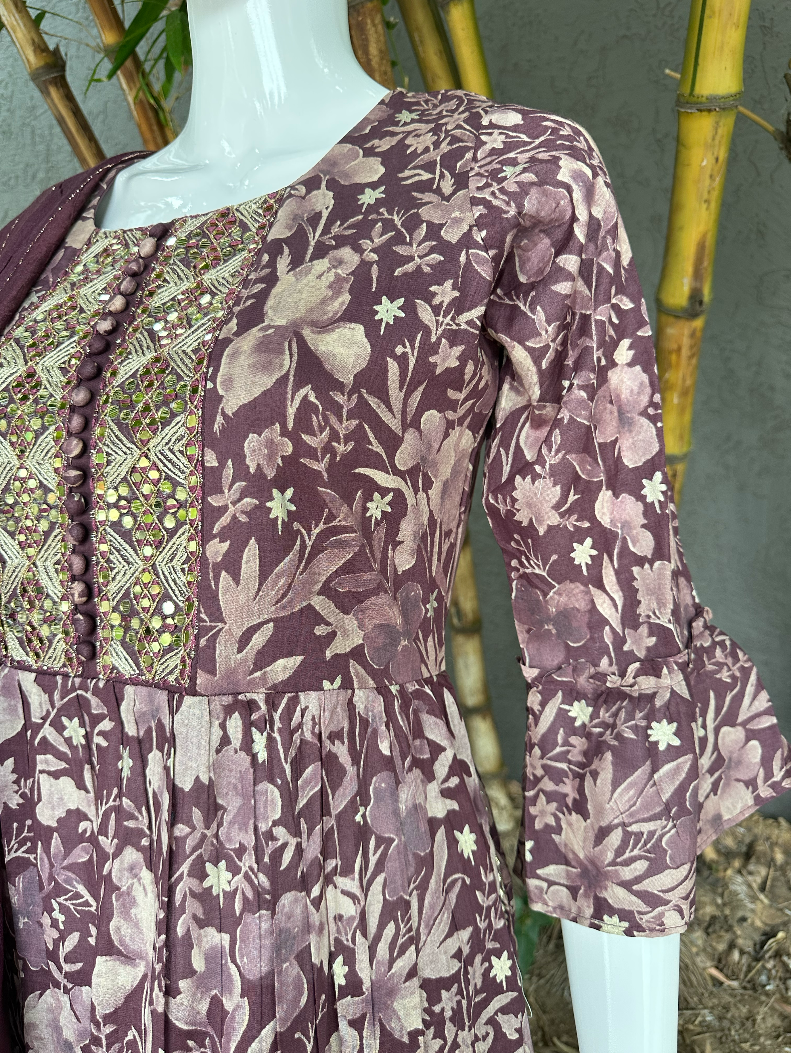 Image of Mull Cotton Naira Embroidery Mirror work Set