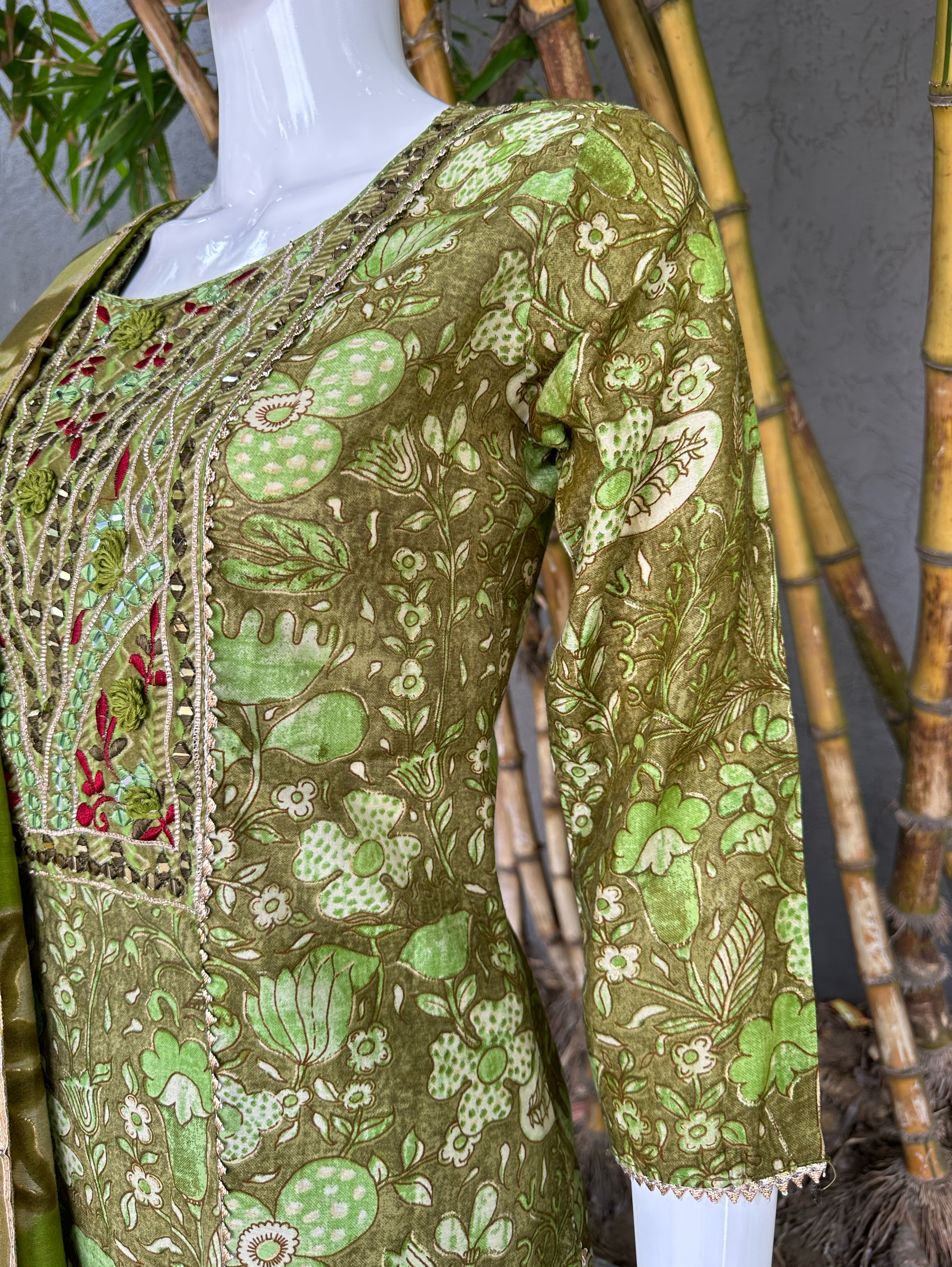 Image of Muslin 3 Piece Embroidery kurti Set