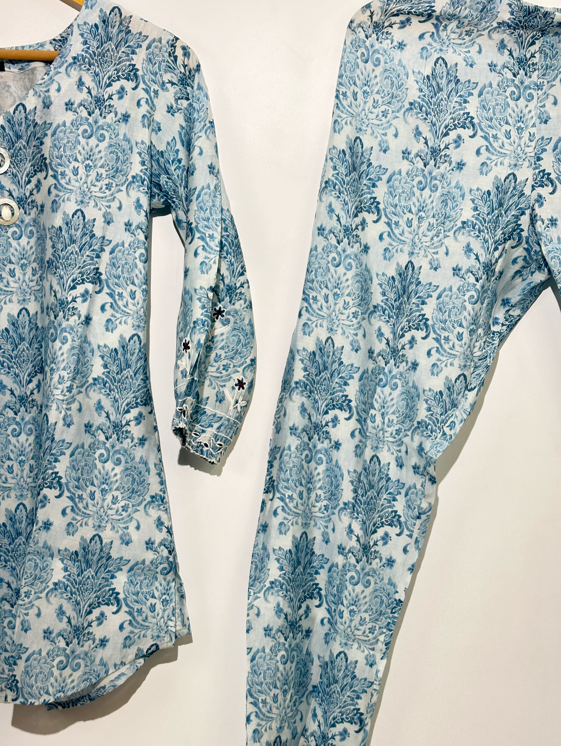 Muslin Embroidery Coords with Grip Sleeve
