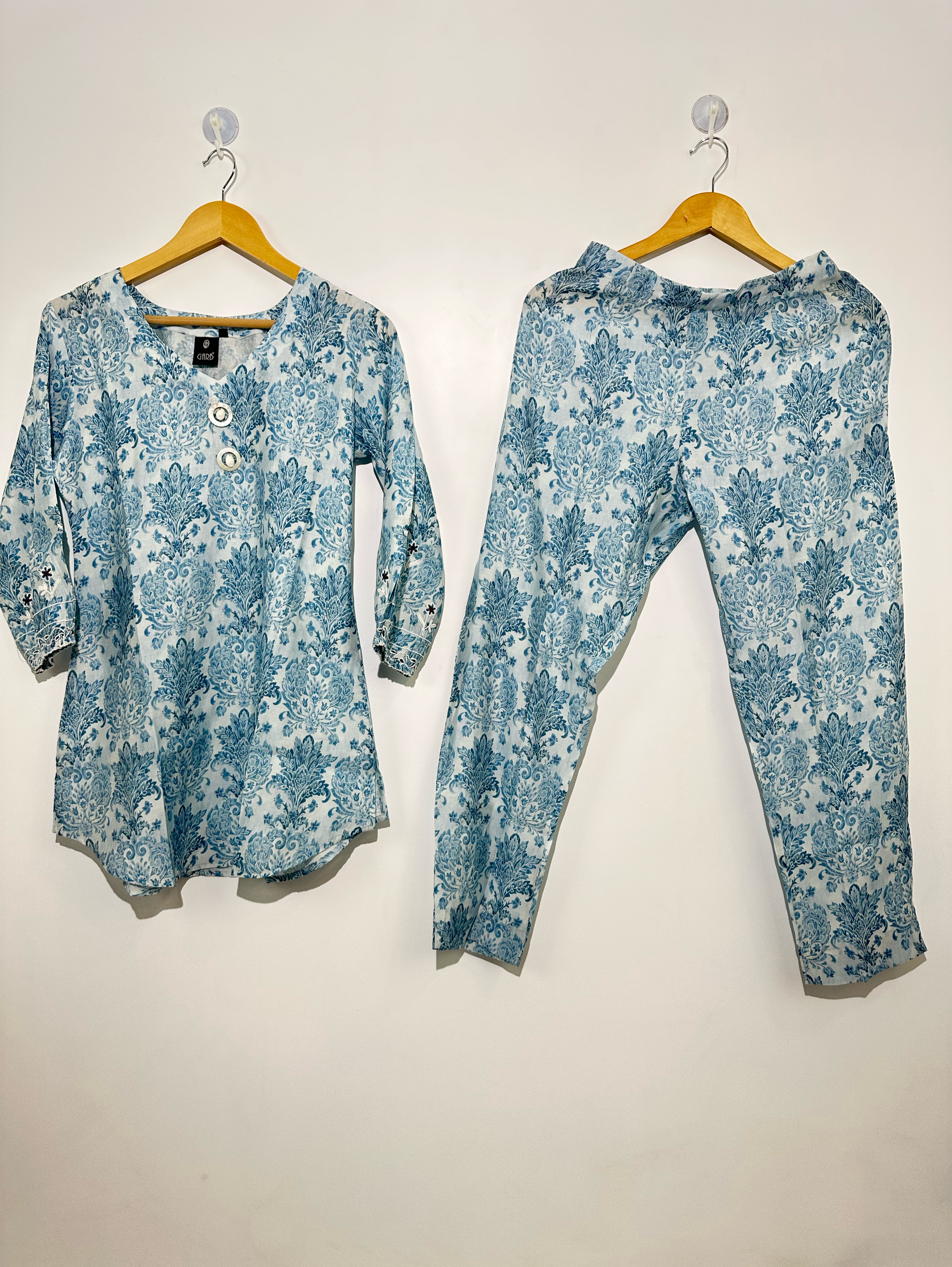 Muslin Embroidery Coords with Grip Sleeve