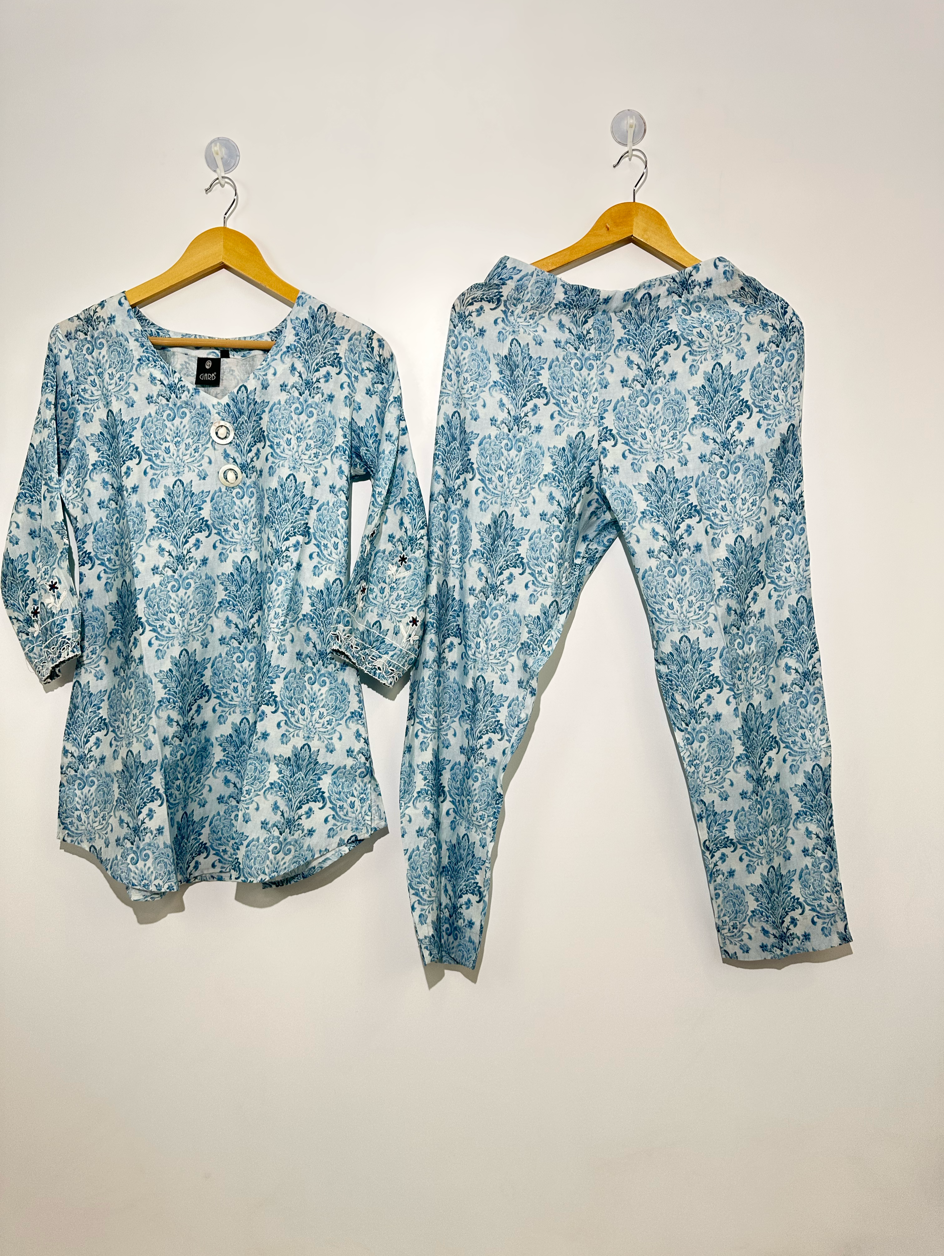 Image of Muslin Embroidery Coords with Grip Sleeve