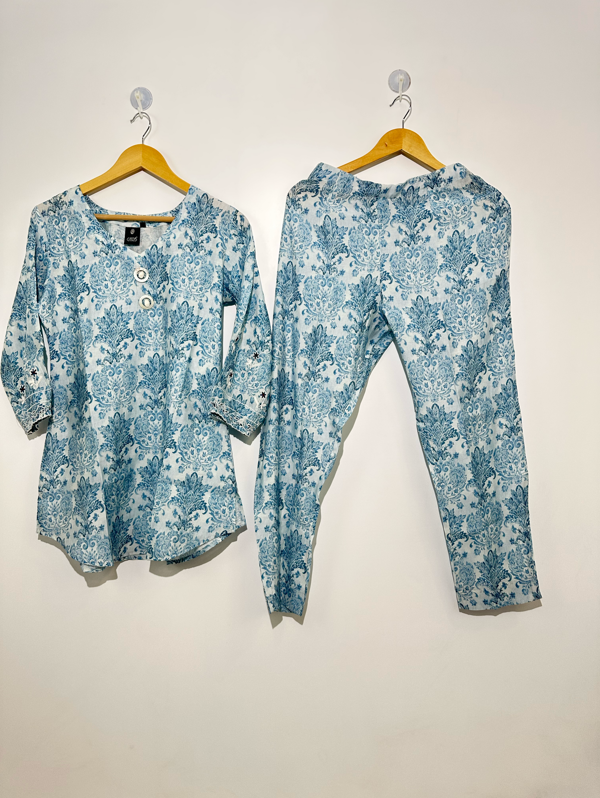 Muslin Embroidery Coords with Grip Sleeve