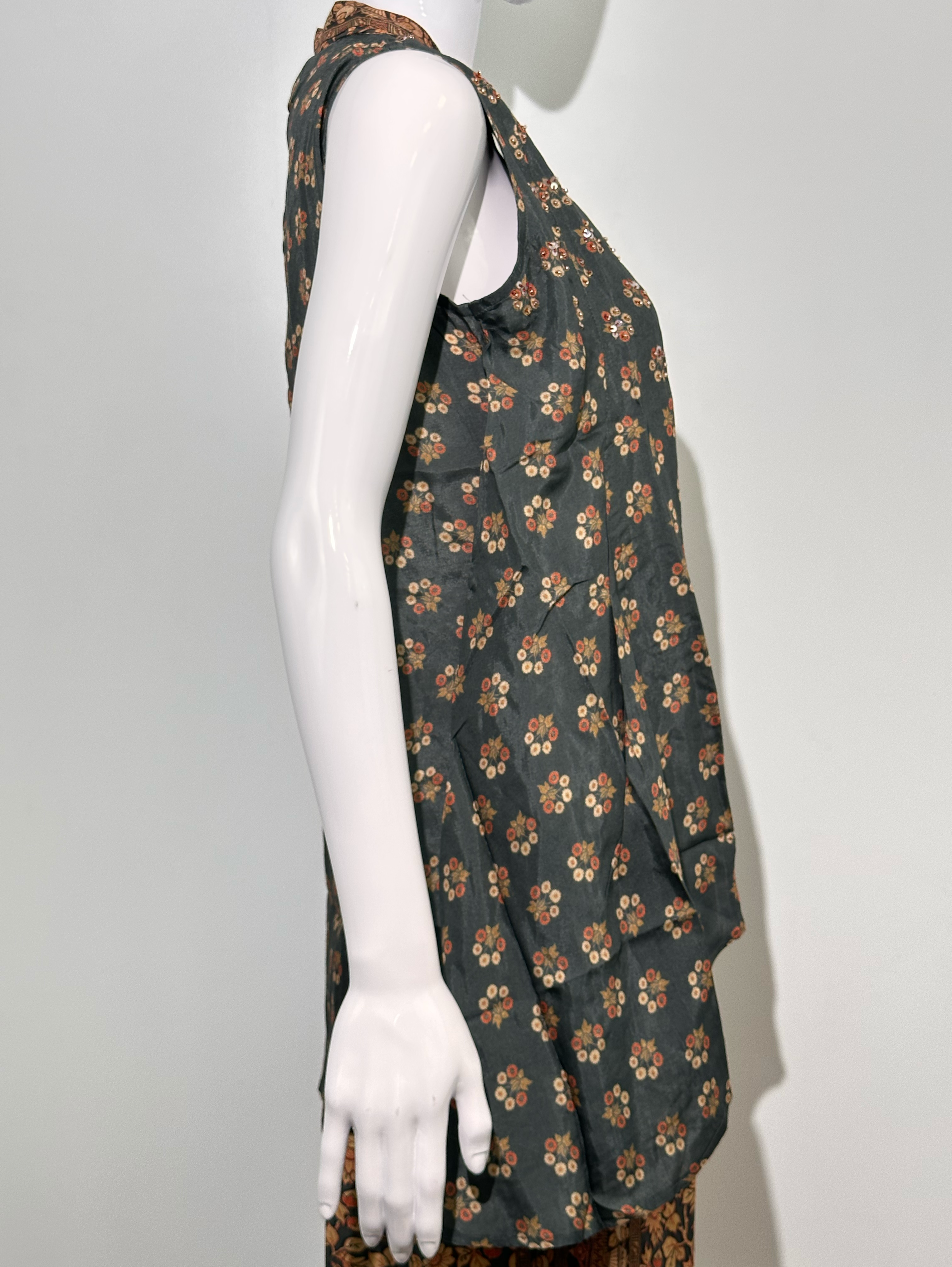 Image of Muslin Print with Thread Sequence work - Attached Jacket