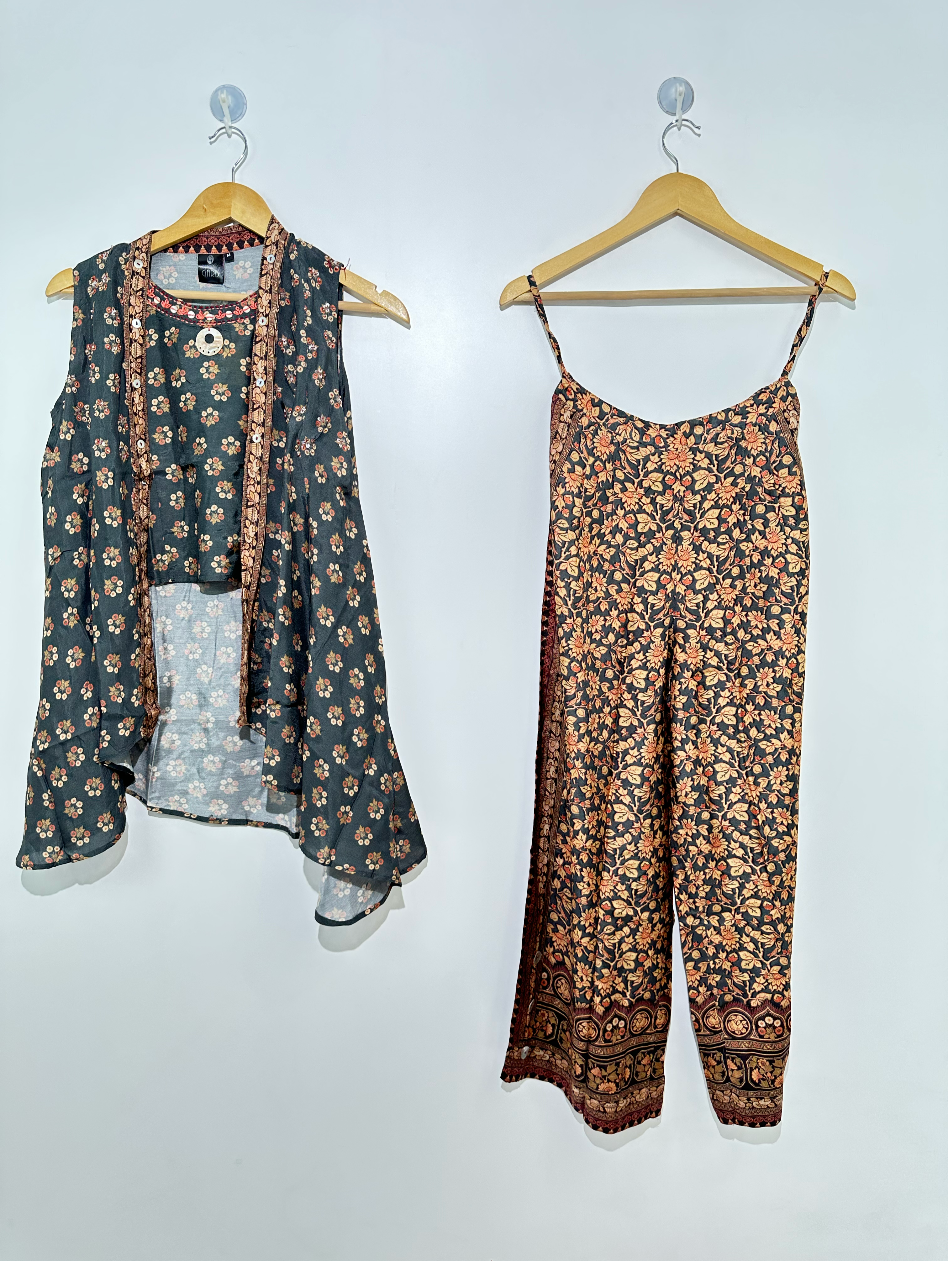 Image of Muslin Print with Thread Sequence work - Attached Jacket