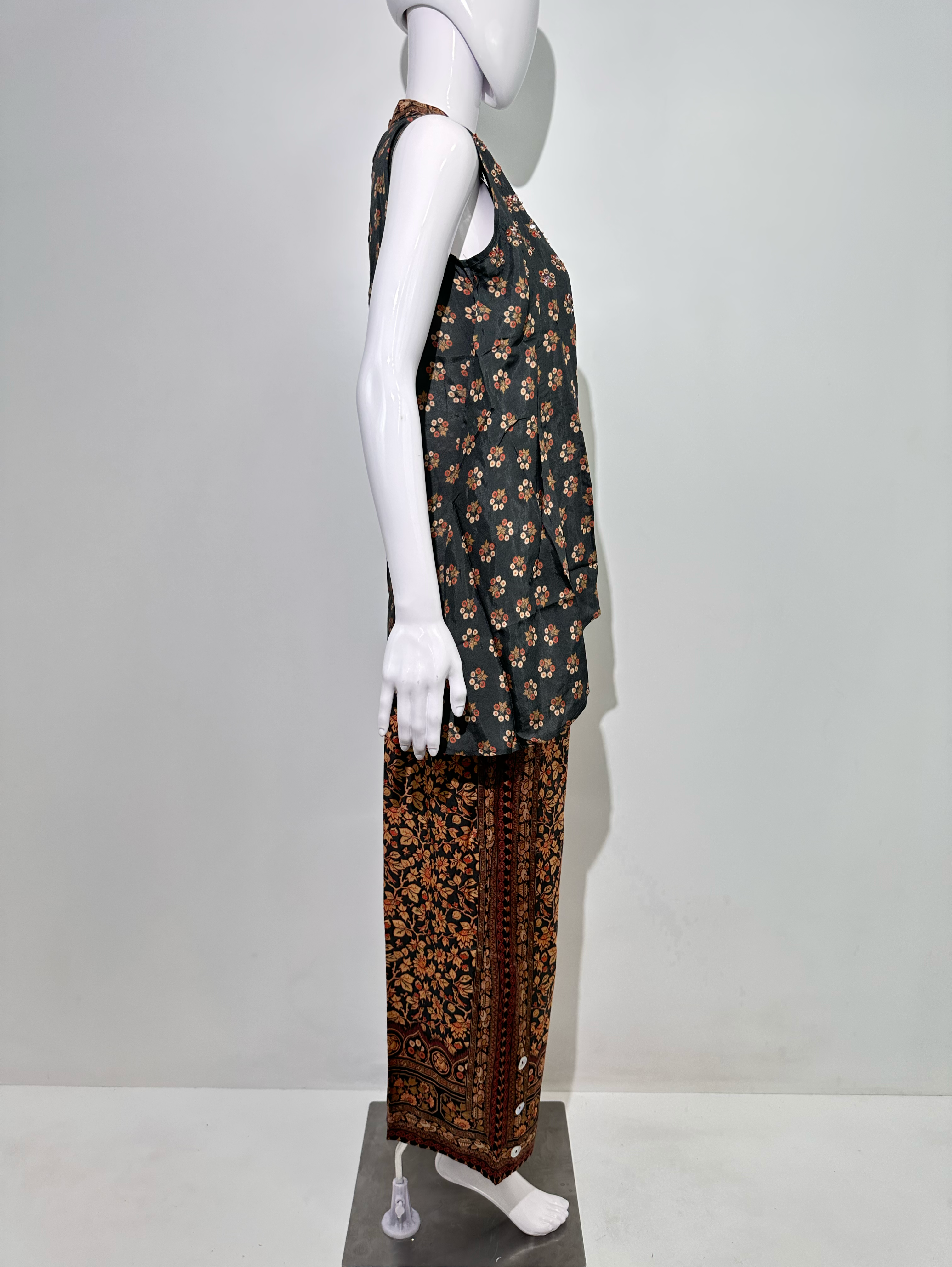 Image of Muslin Print with Thread Sequence work - Attached Jacket