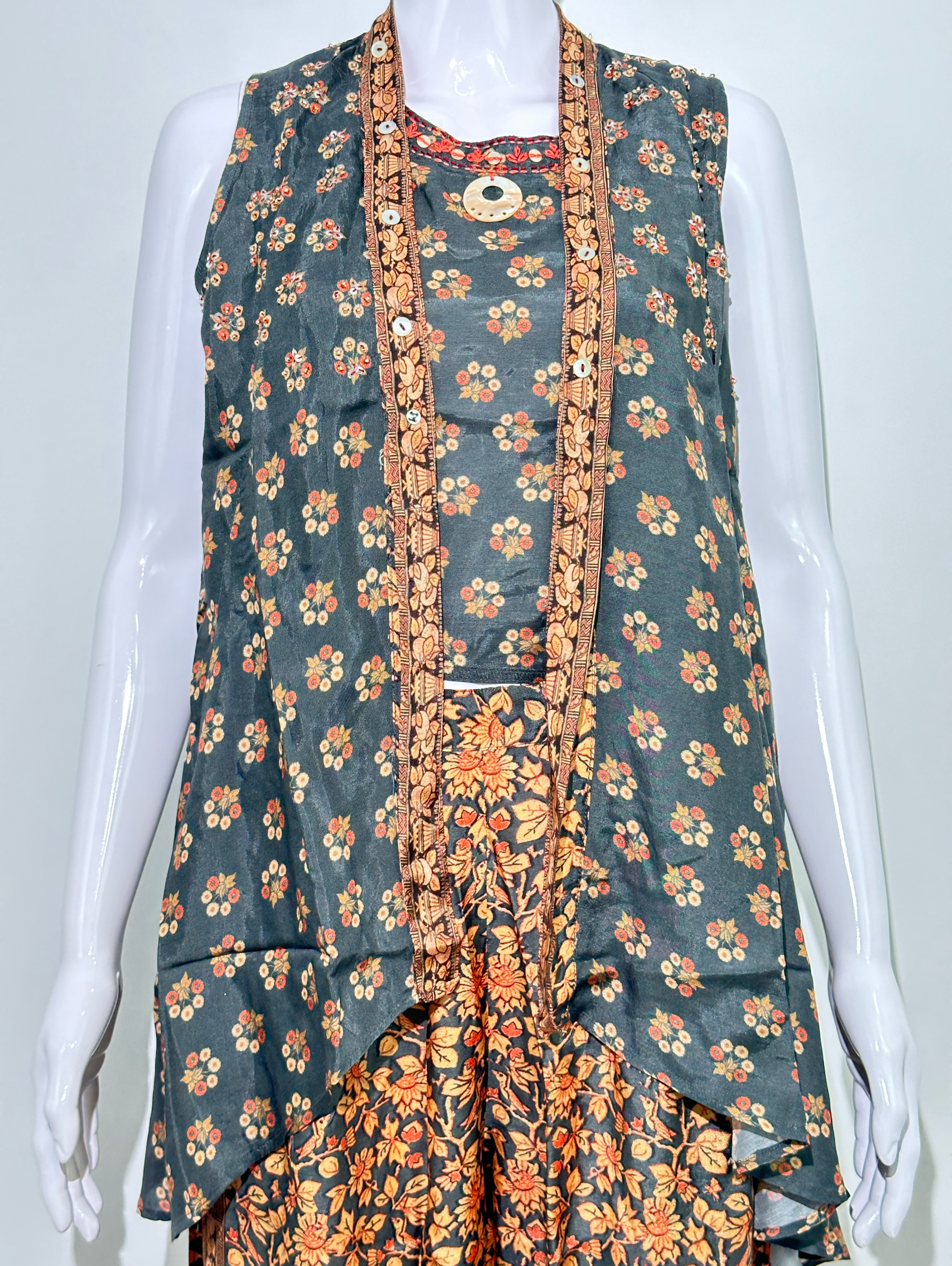 Image of Muslin Print with Thread Sequence work - Attached Jacket