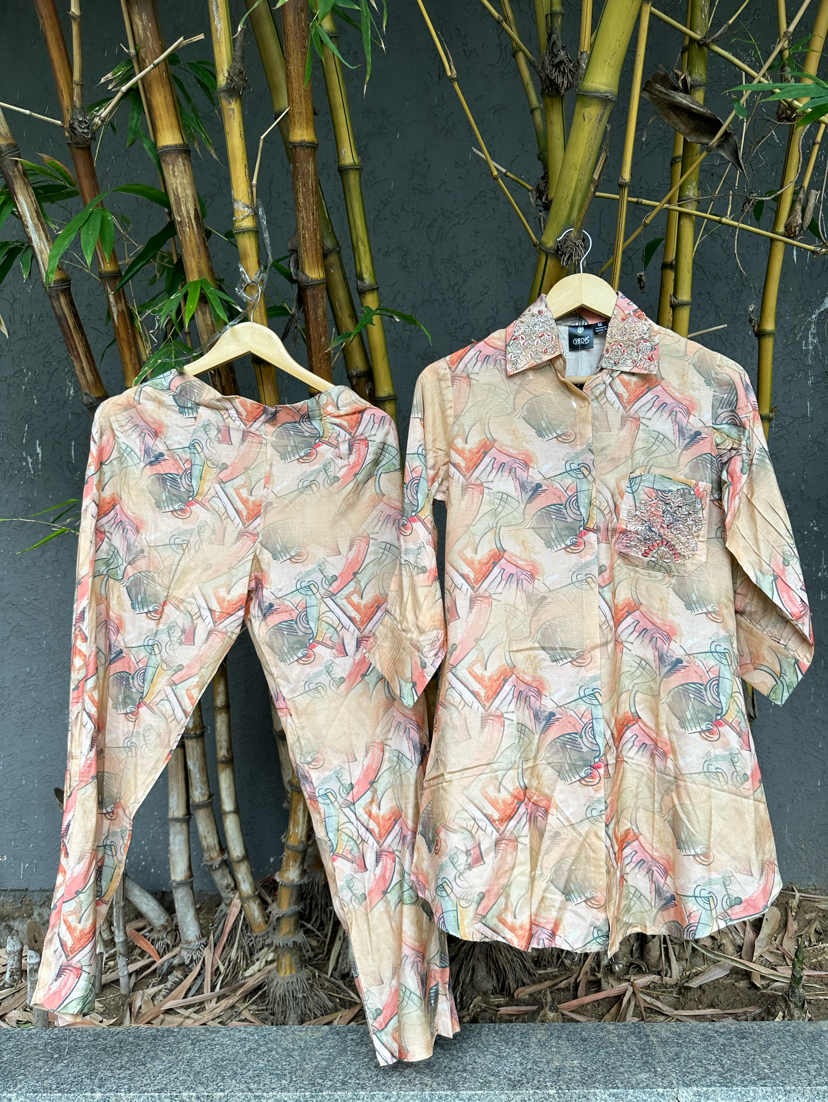 Image of Muslin with Collar & Pocket Hand work