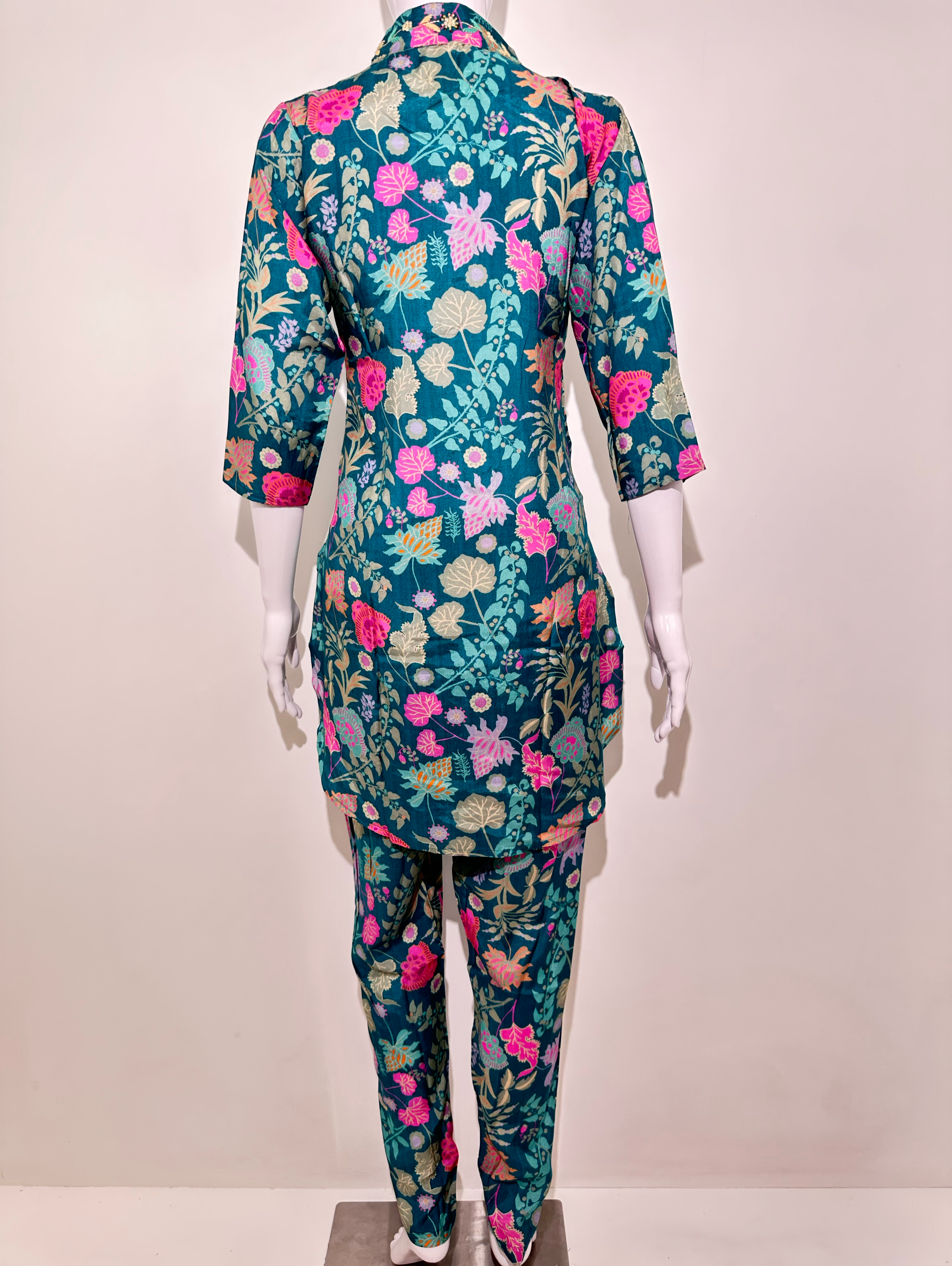 Image of Muslin Hand work Coord Set - Collar Embroidery