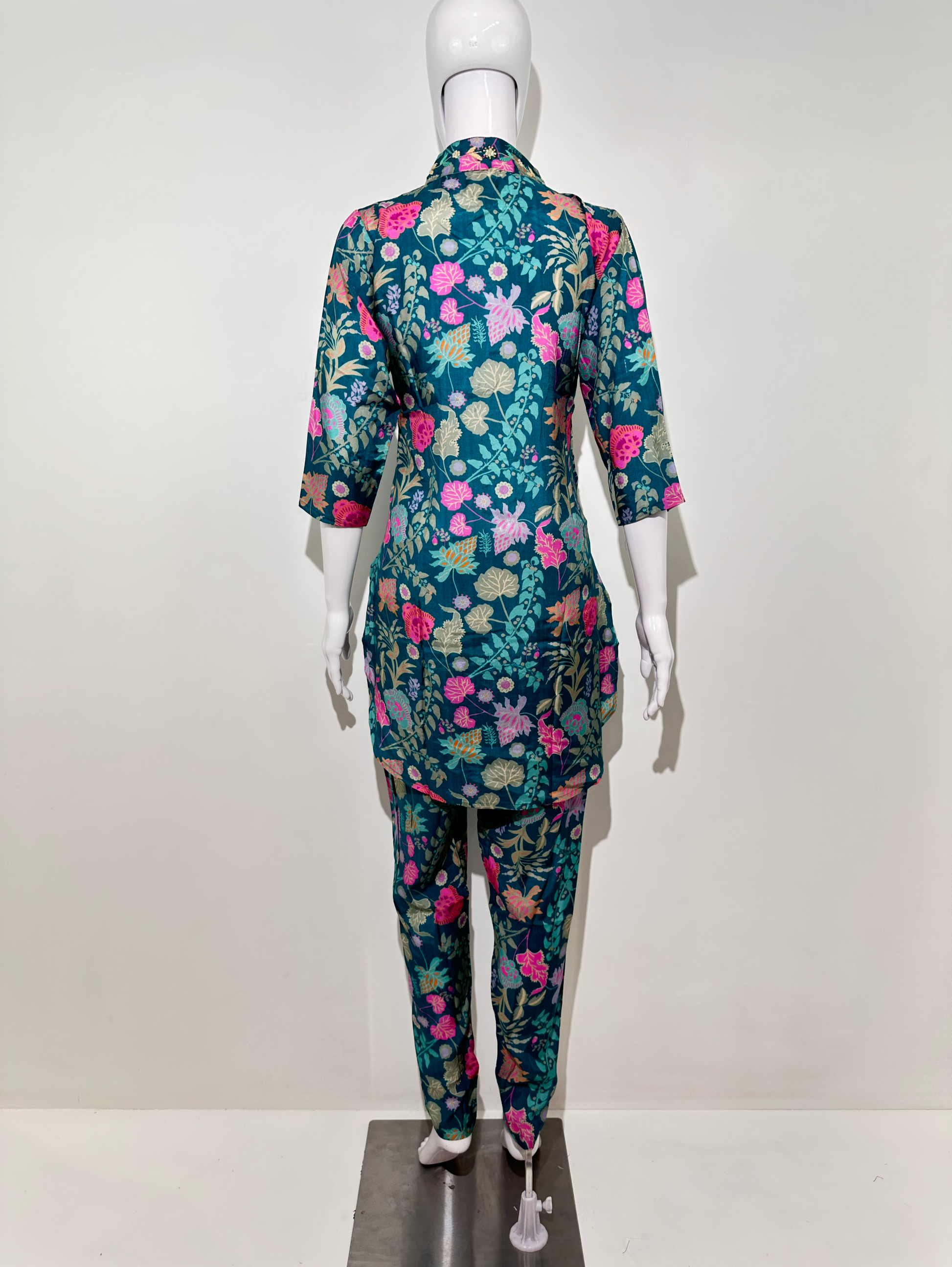 Muslin Hand work Coord Set - Collar Embroidery