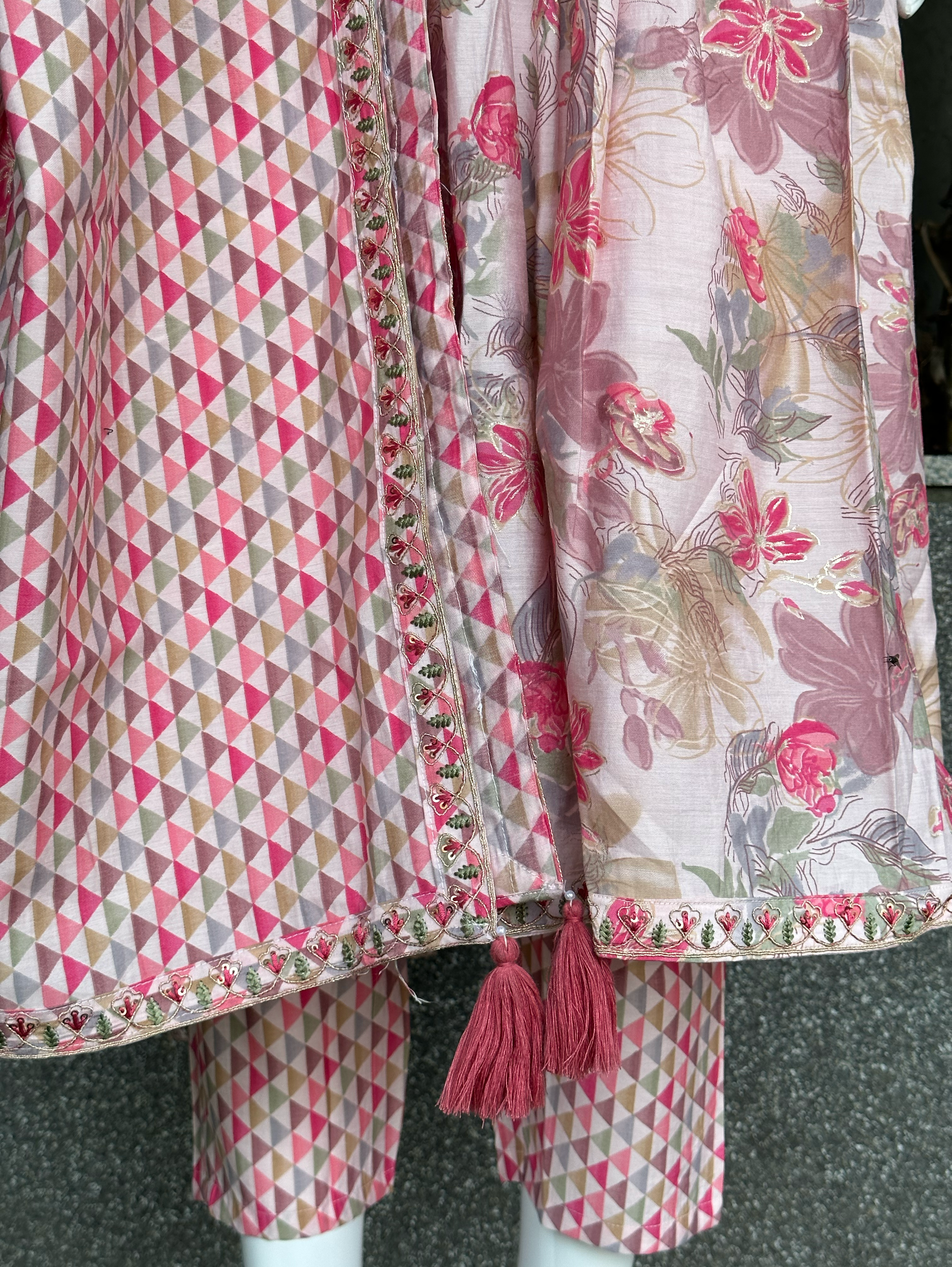 Image of Alia Cut Muslin 3 Piece with Hand work - Kurti Set