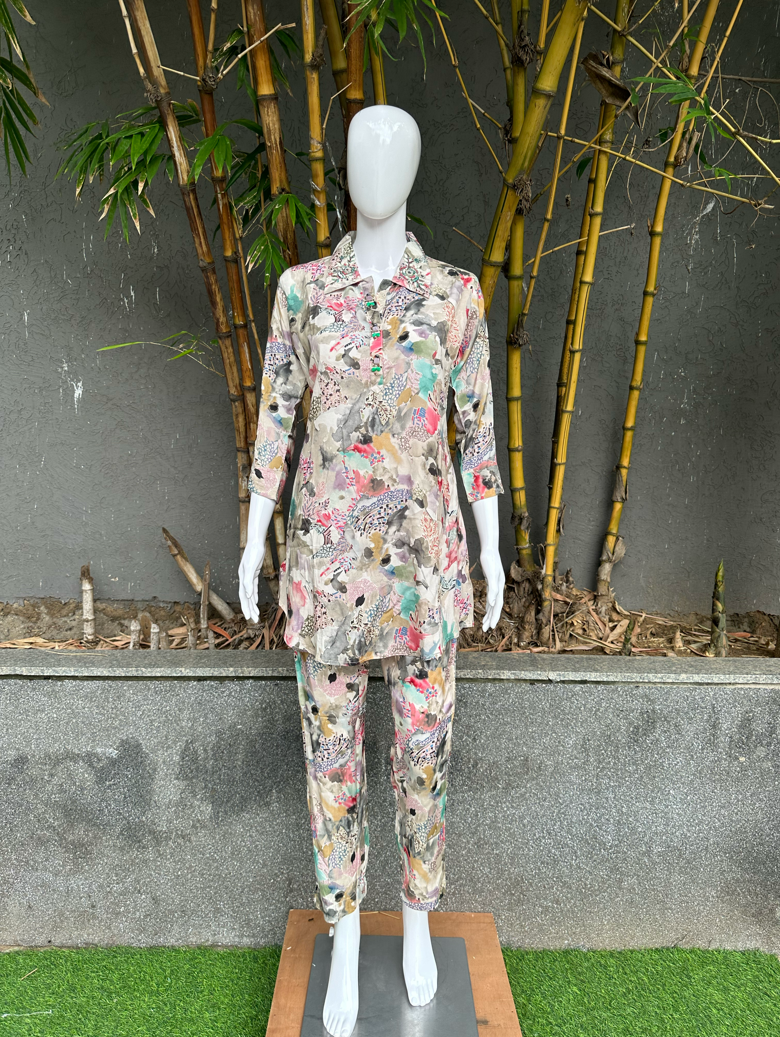 Image of Muslin Collar Hand work & Stand Patti work