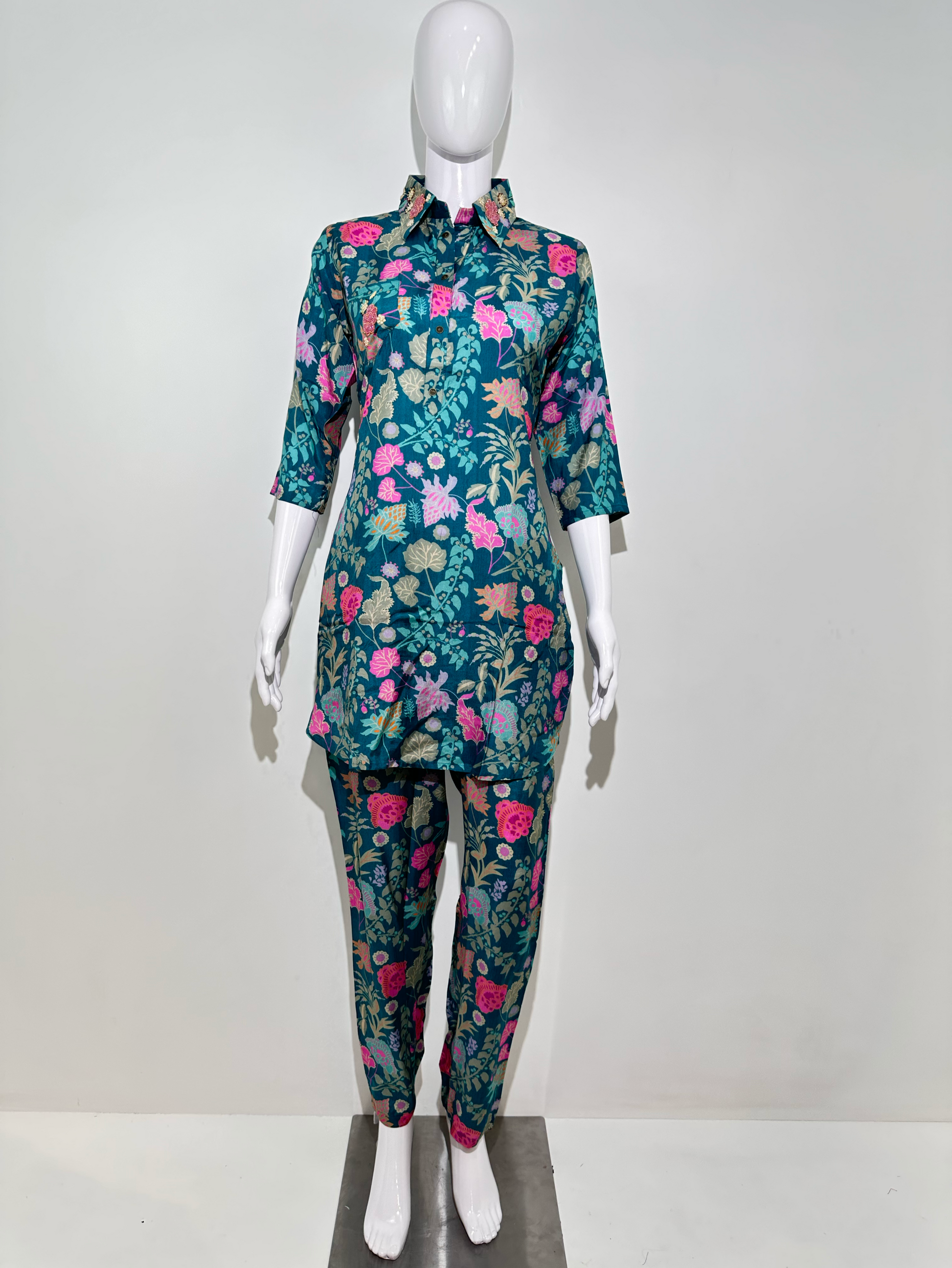 Muslin Hand work Coord Set - Collar Embroidery