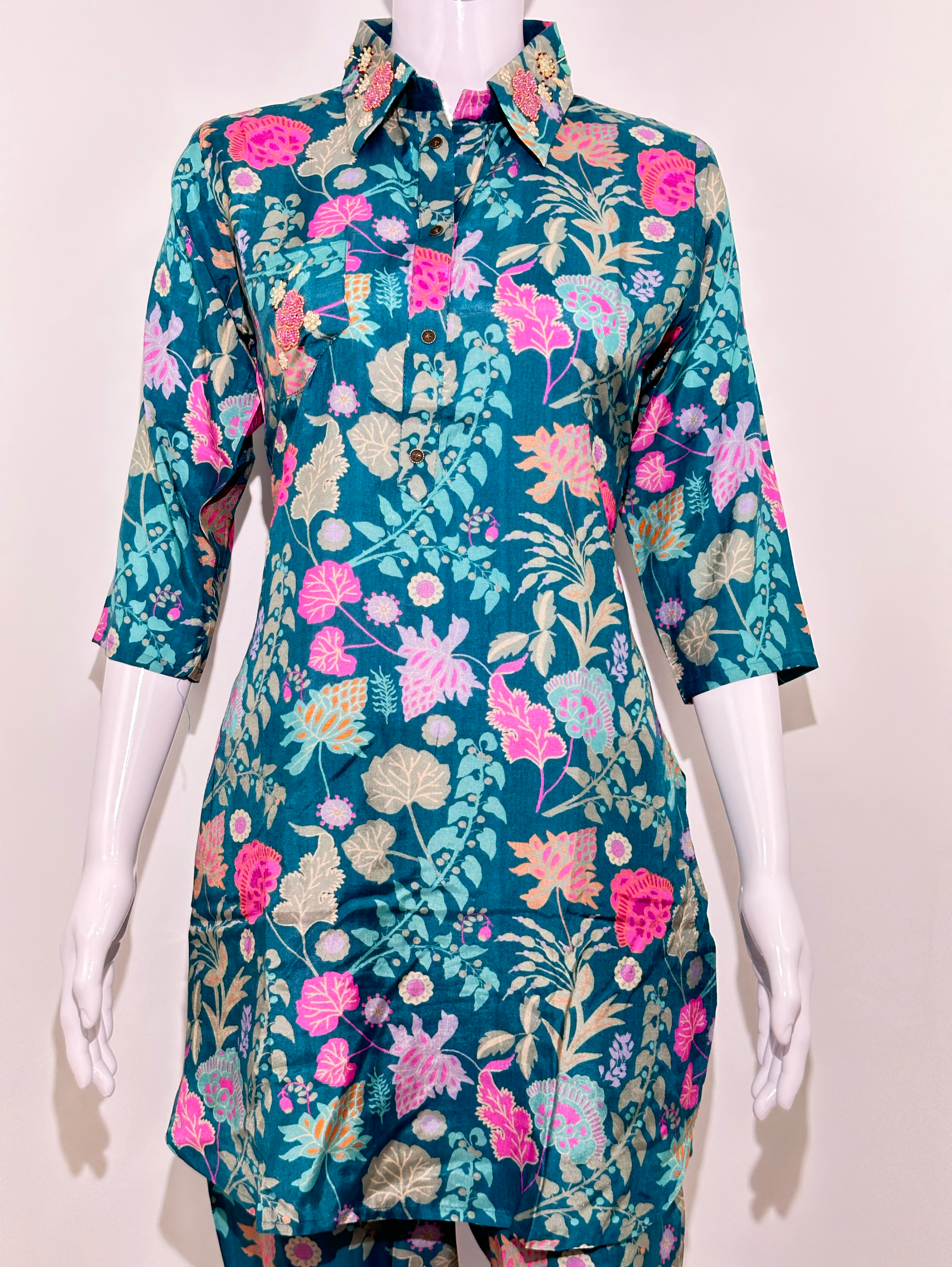 Image of Muslin Hand work Coord Set - Collar Embroidery