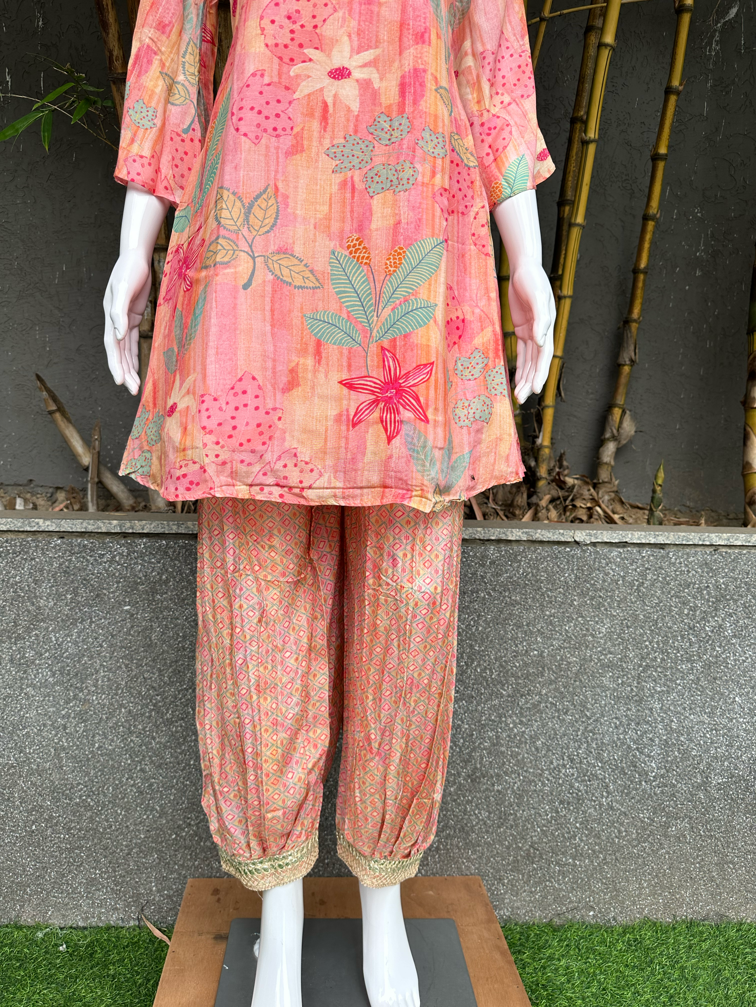 Image of Muslin V Neck Embroidery Coords