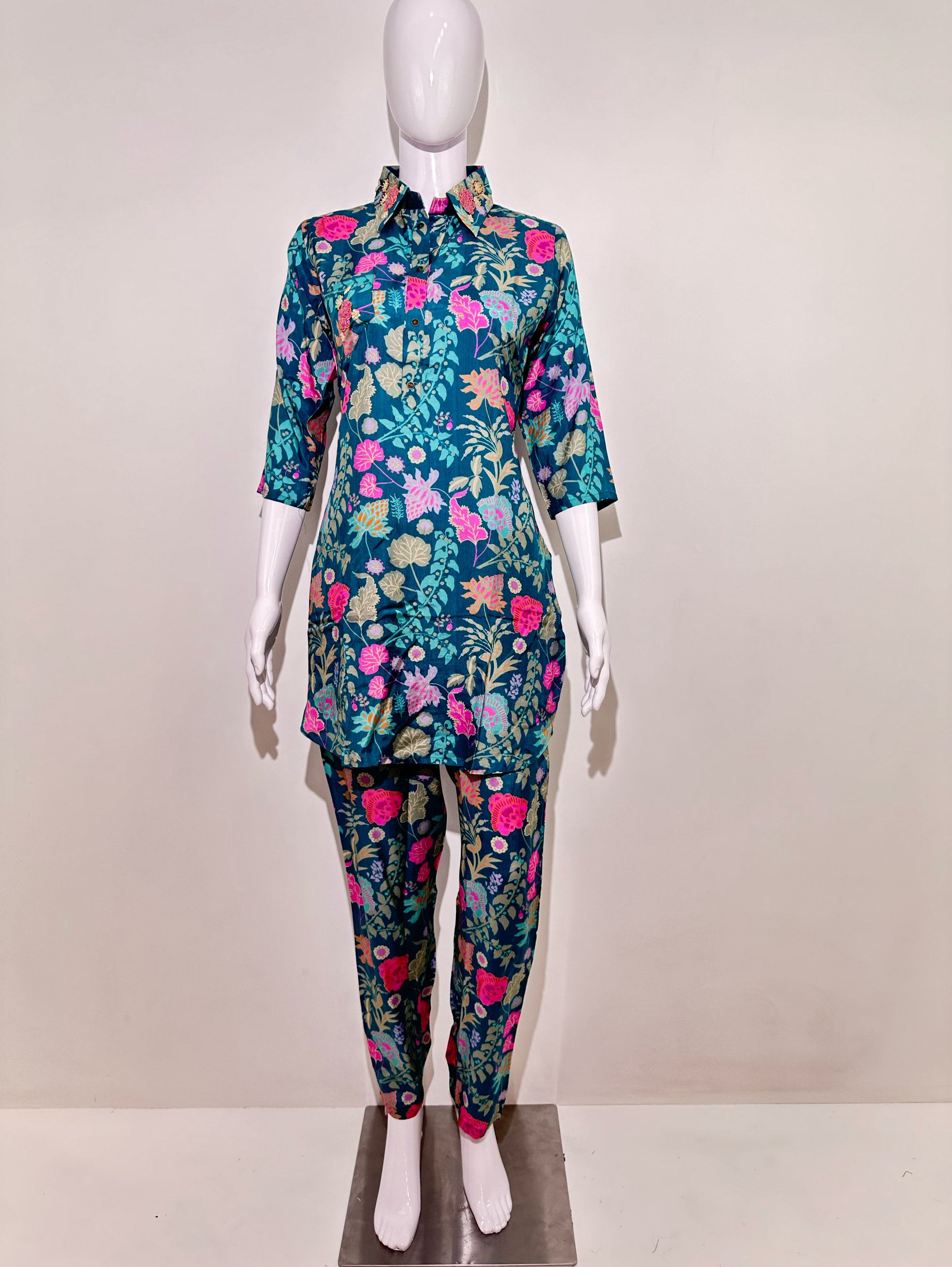 Muslin Hand work Coord Set - Collar Embroidery