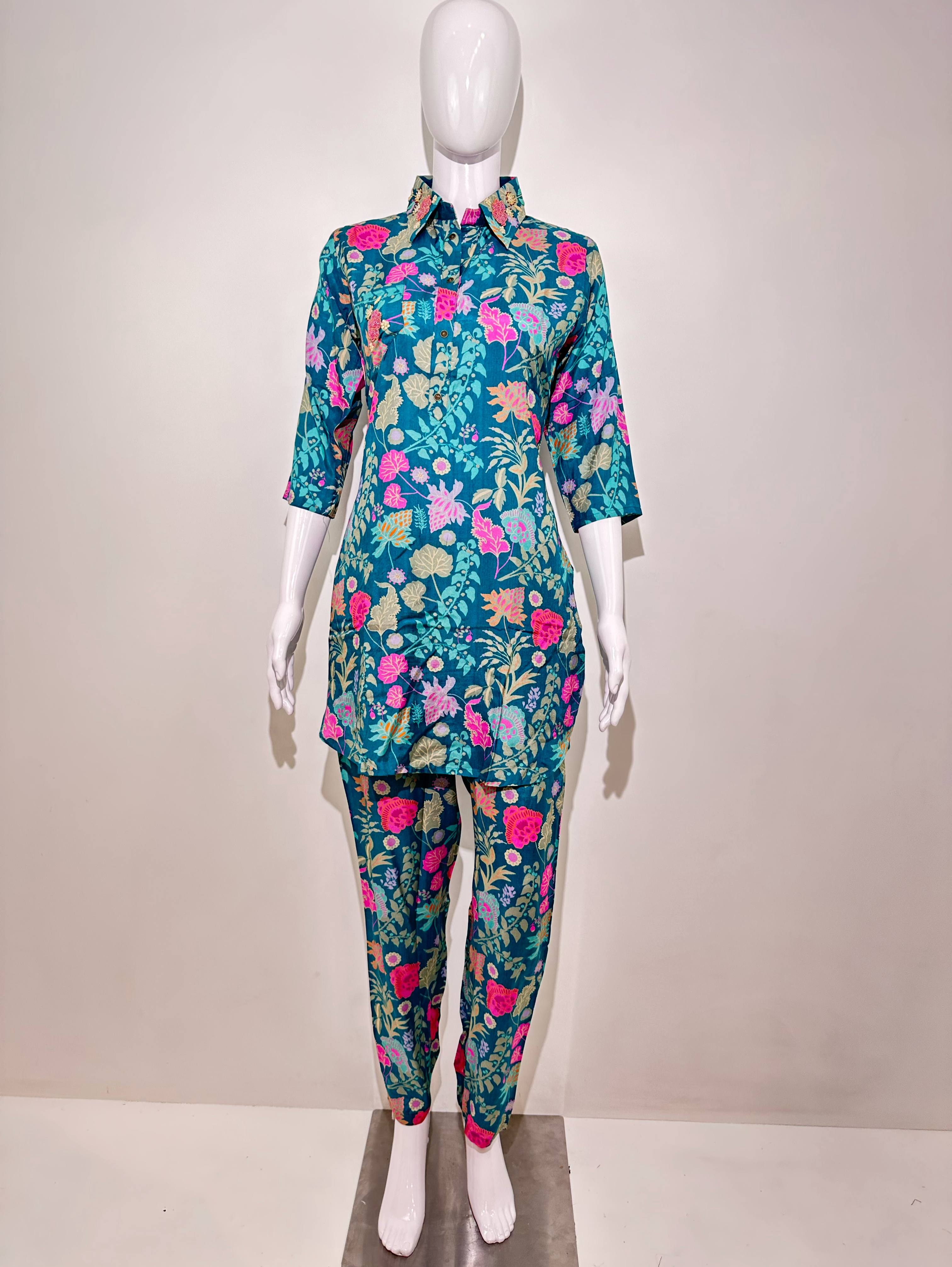 Image of Muslin Hand work Coord Set - Collar Embroidery