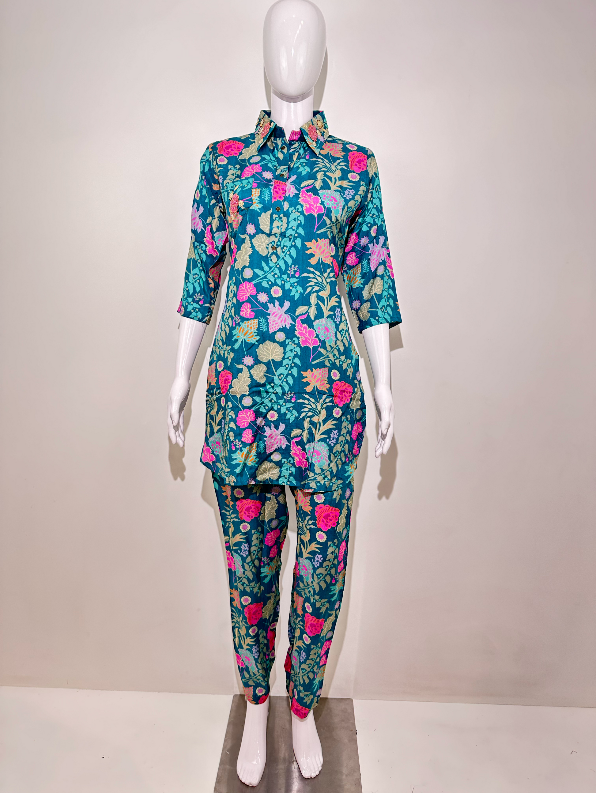 Muslin Hand work Coord Set - Collar Embroidery