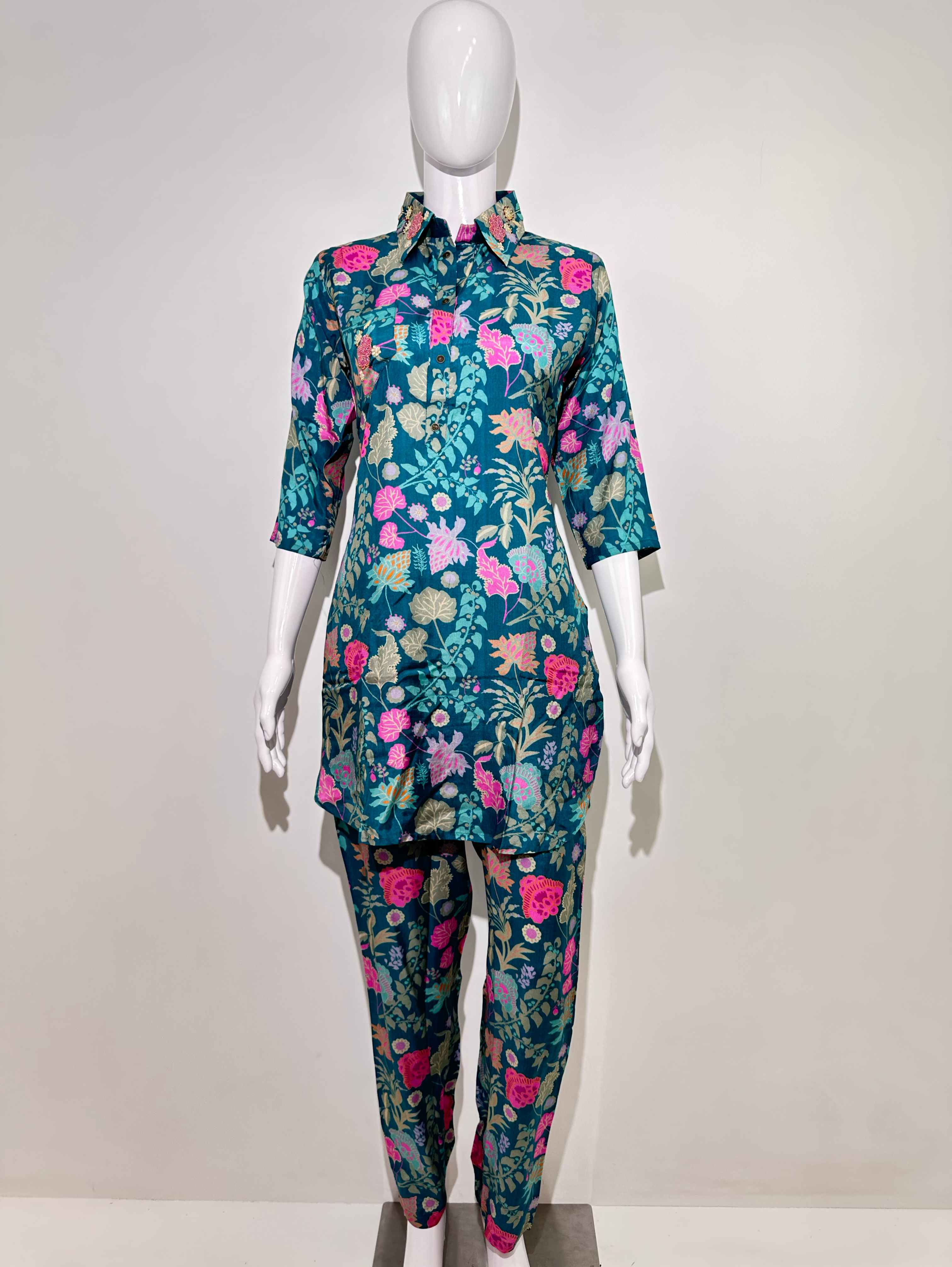 Muslin Hand work Coord Set - Collar Embroidery