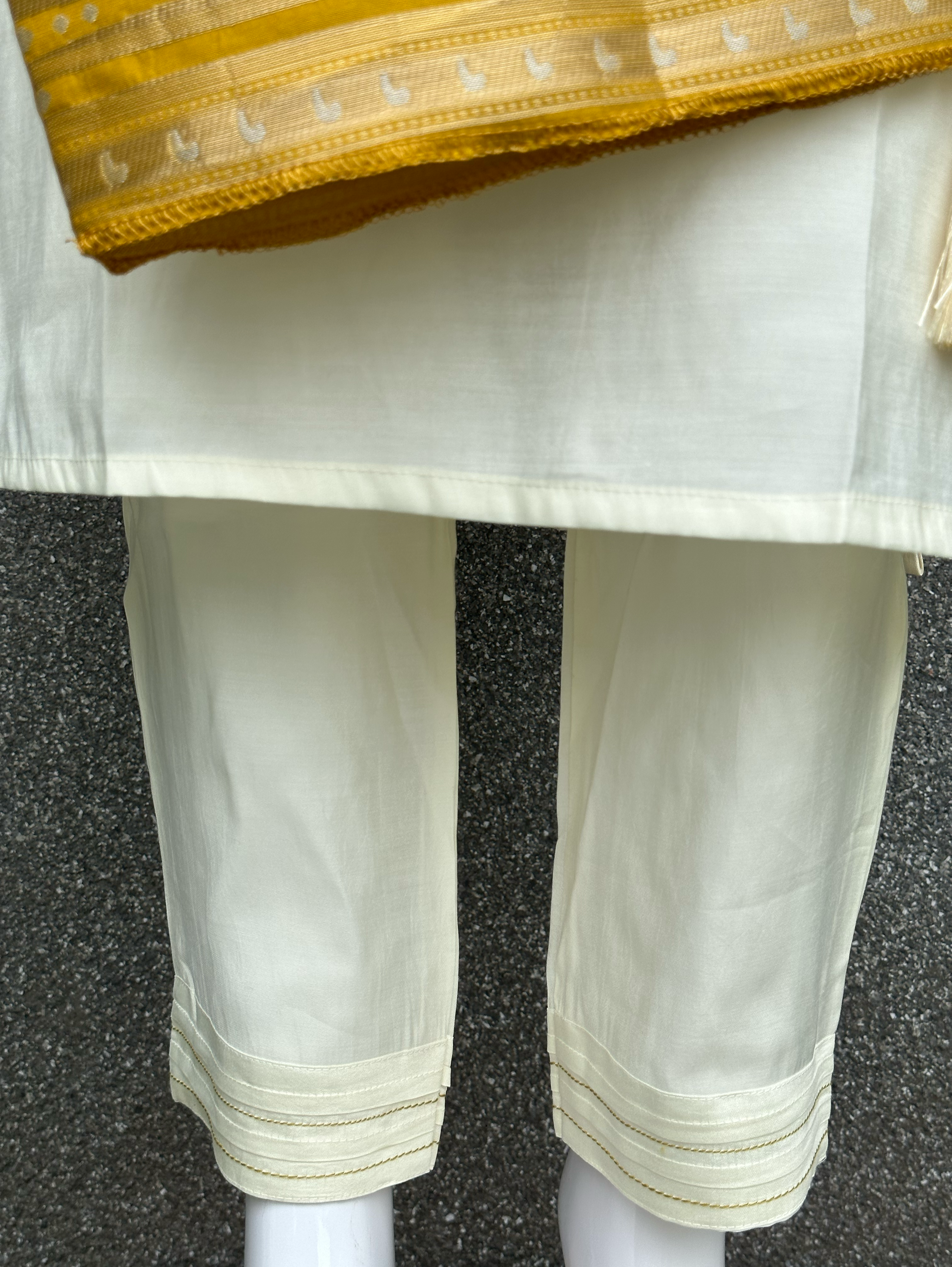 Image of Cotton Mirror Embroidery Set - 3 Piece