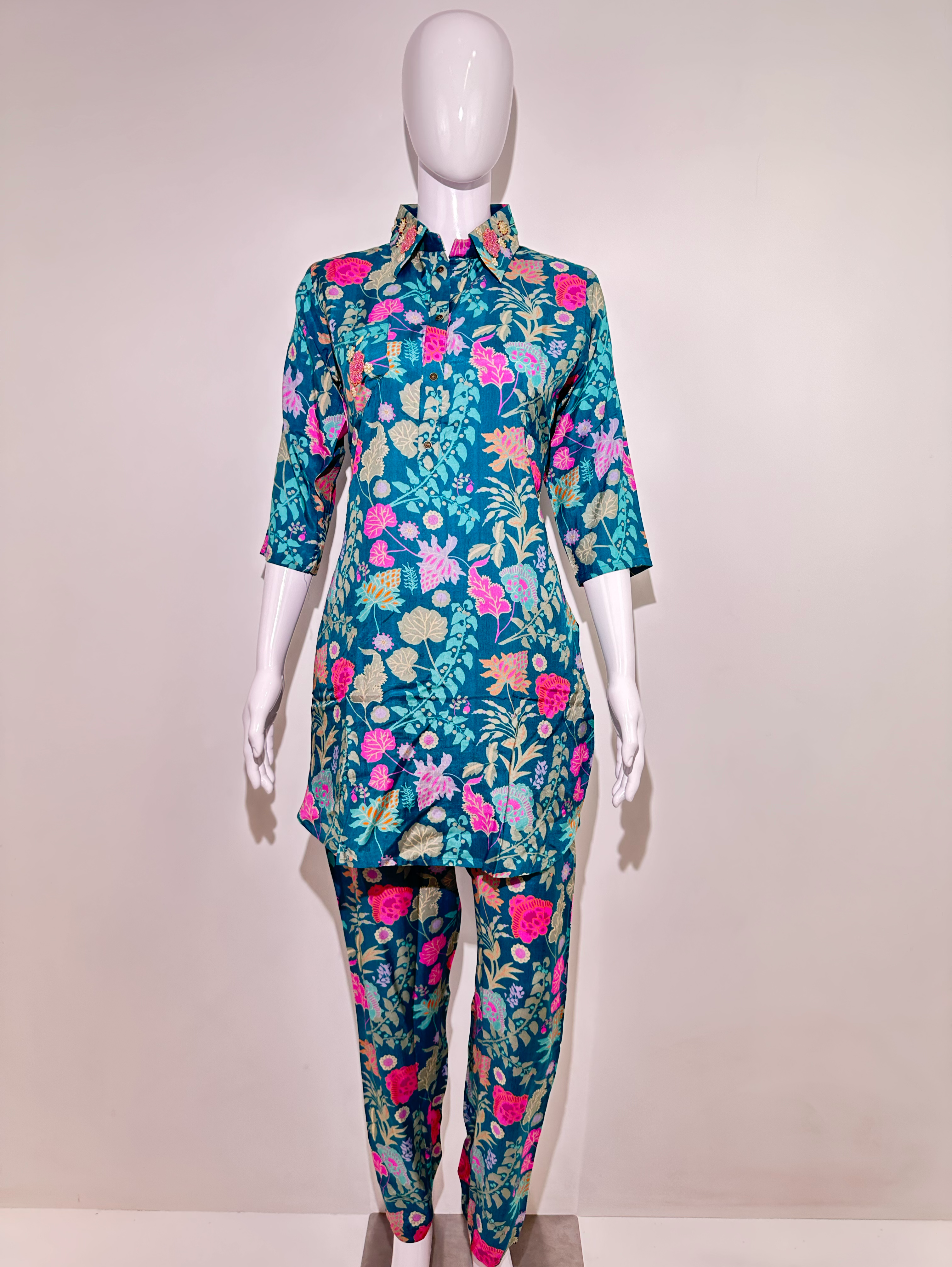 Muslin Hand work Coord Set - Collar Embroidery