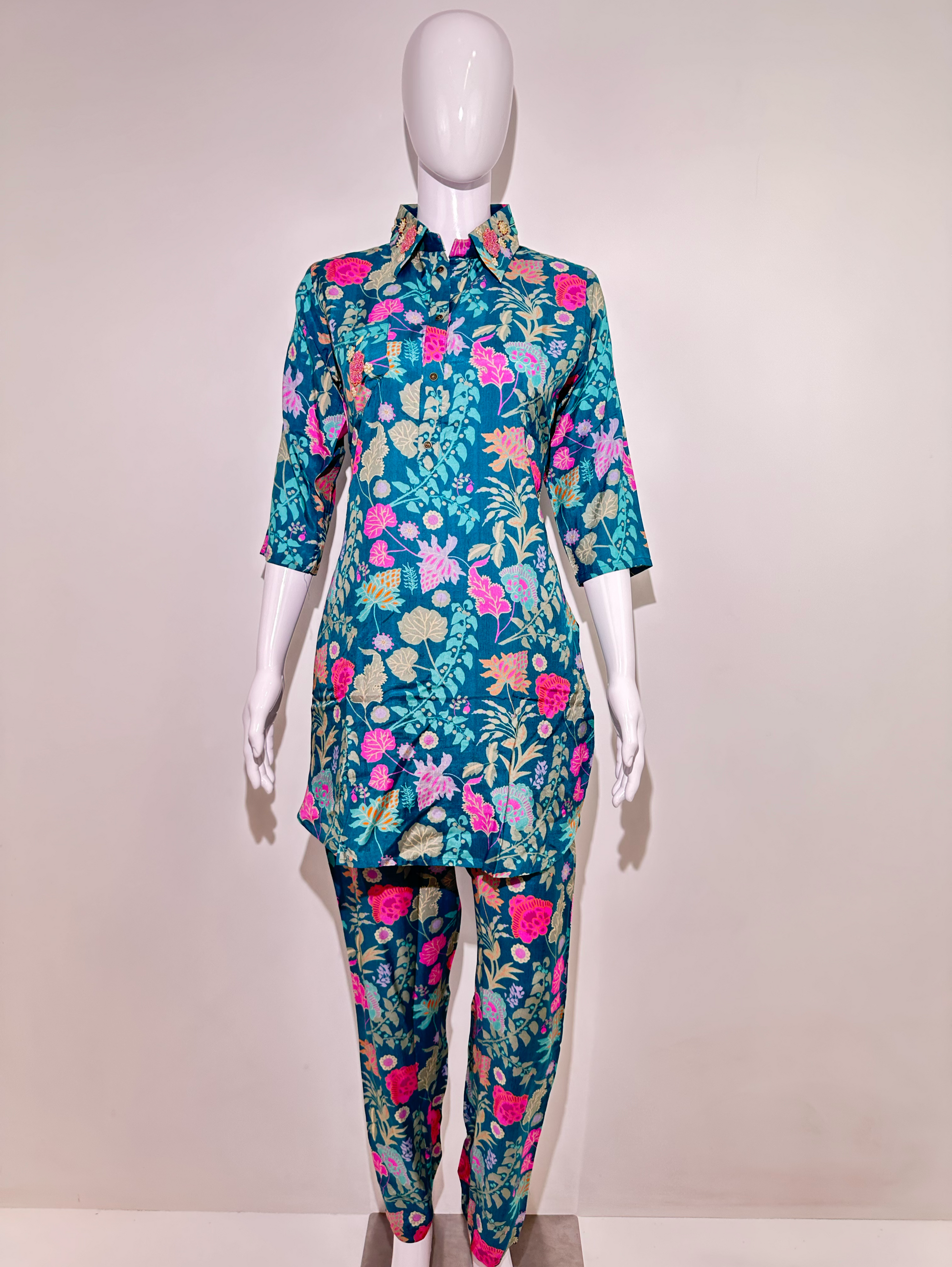 Muslin Hand work Coord Set - Collar Embroidery