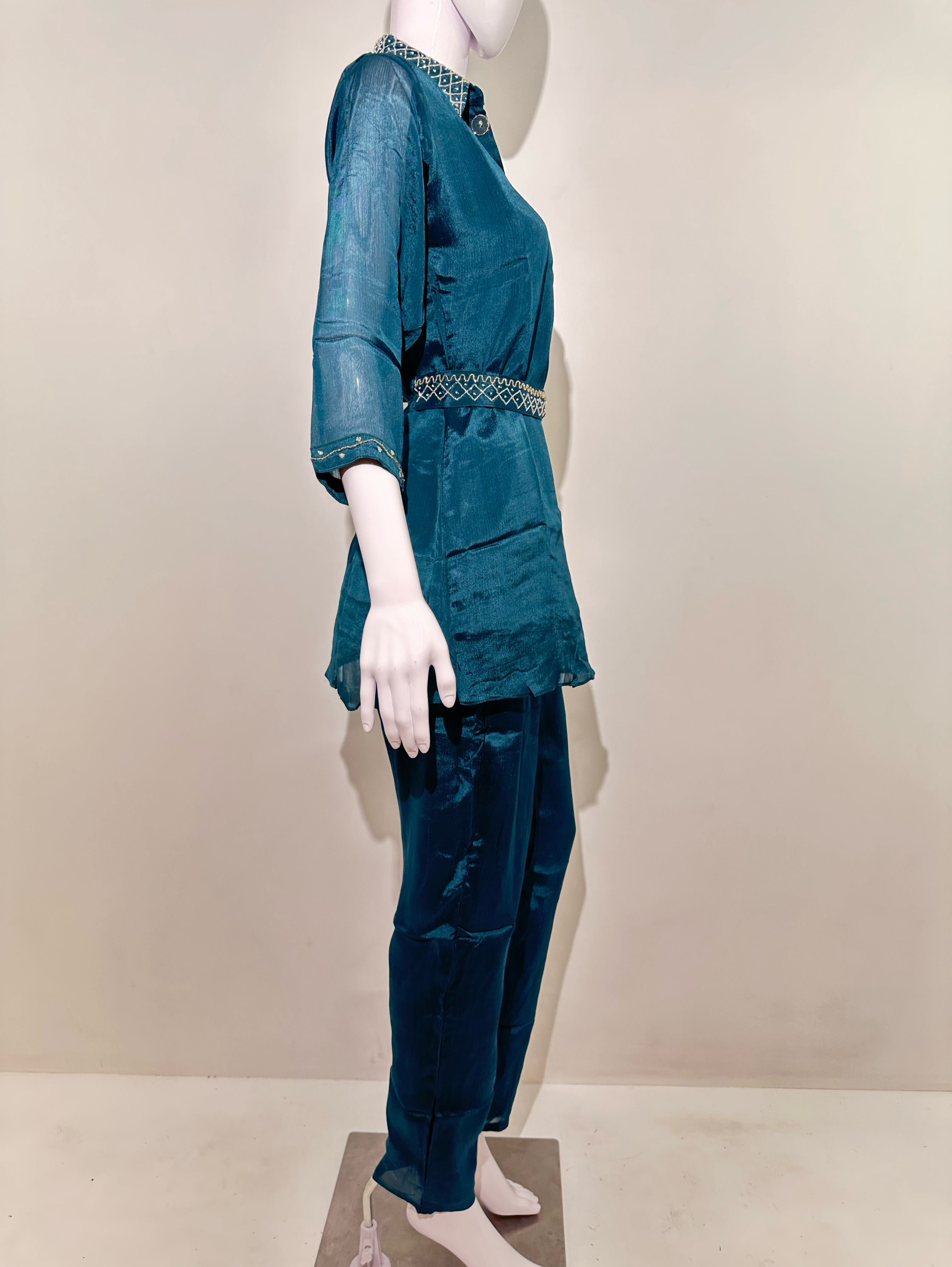 Image of Chiffon with belt side hand and collar work Coords