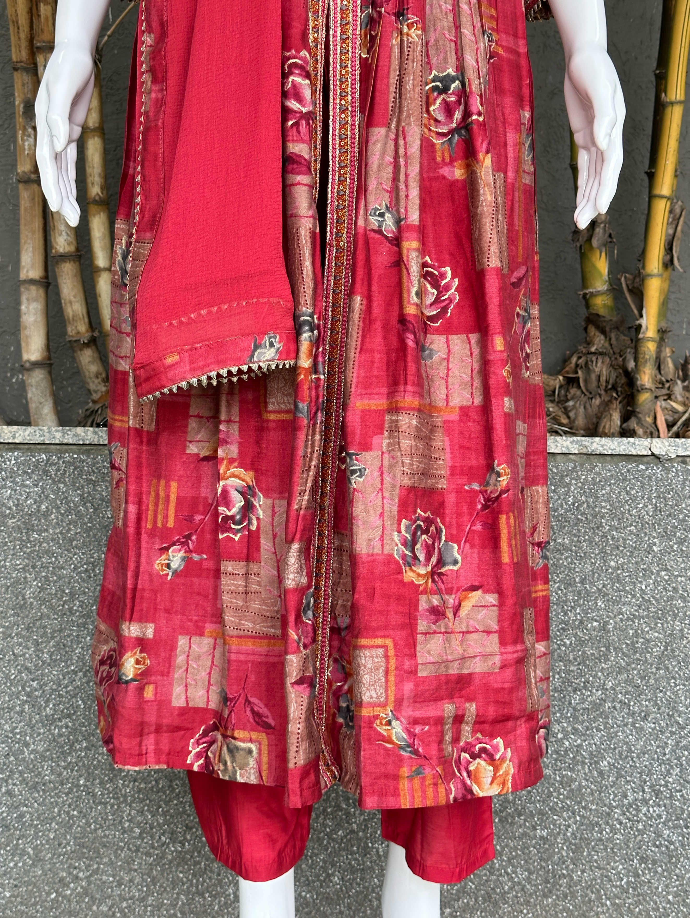 Image of Muslin with Embroidery Sequence Kurti Set- 3 Piece