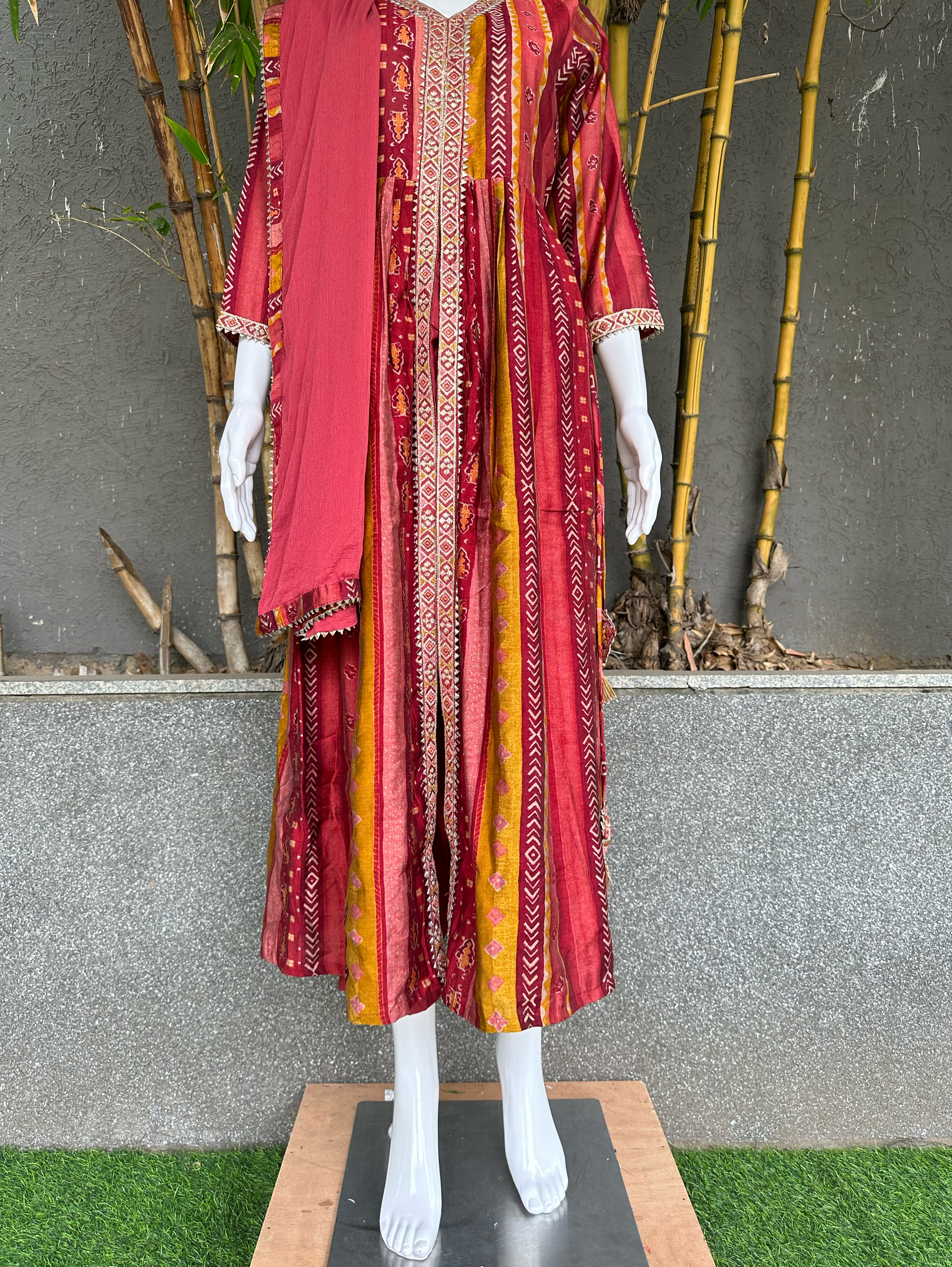 Image of Muslin with Center Cut Kurti Set- 3 Piece