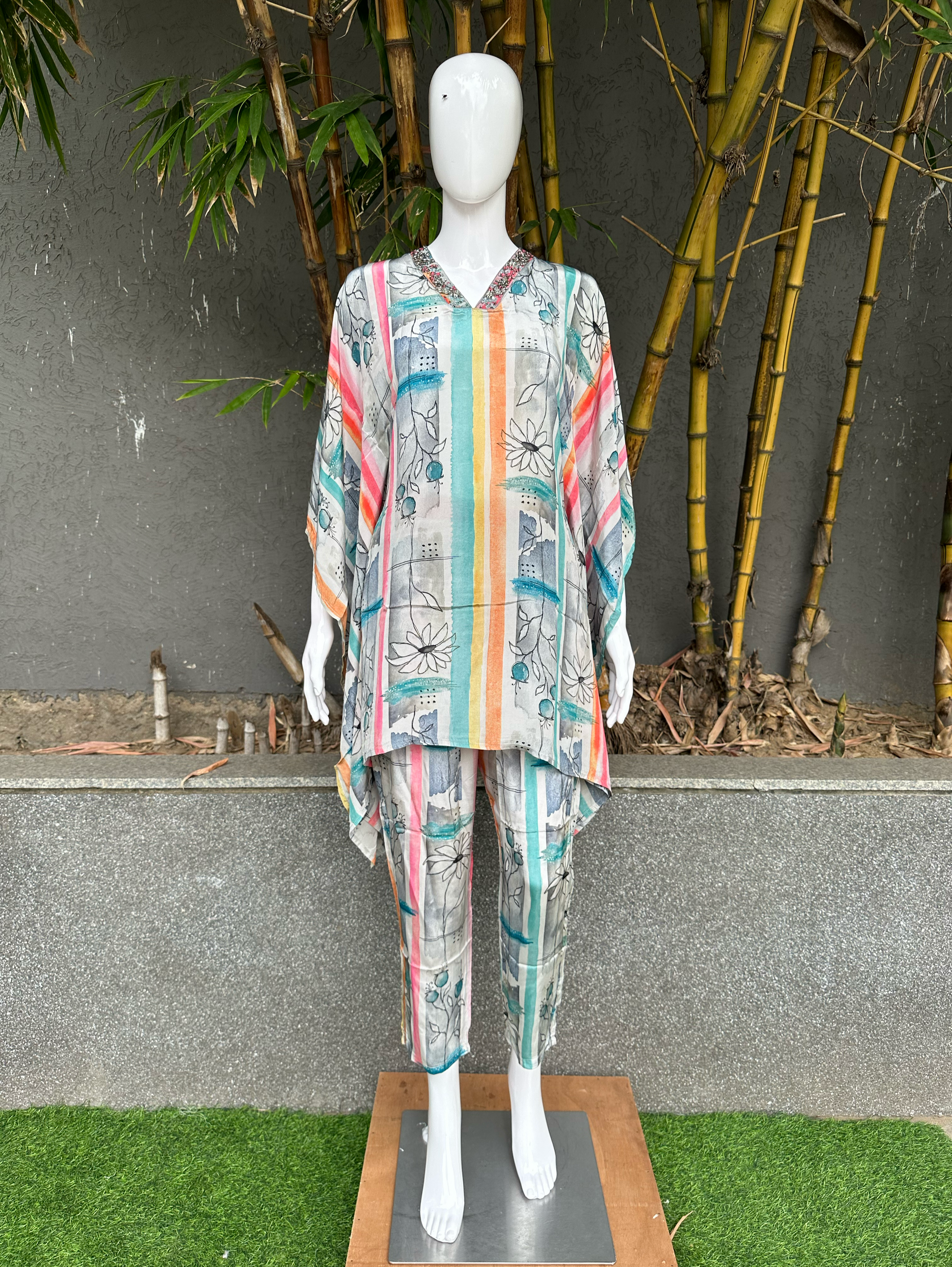 Chinnon V Neck Hand Work Kaftan Coords