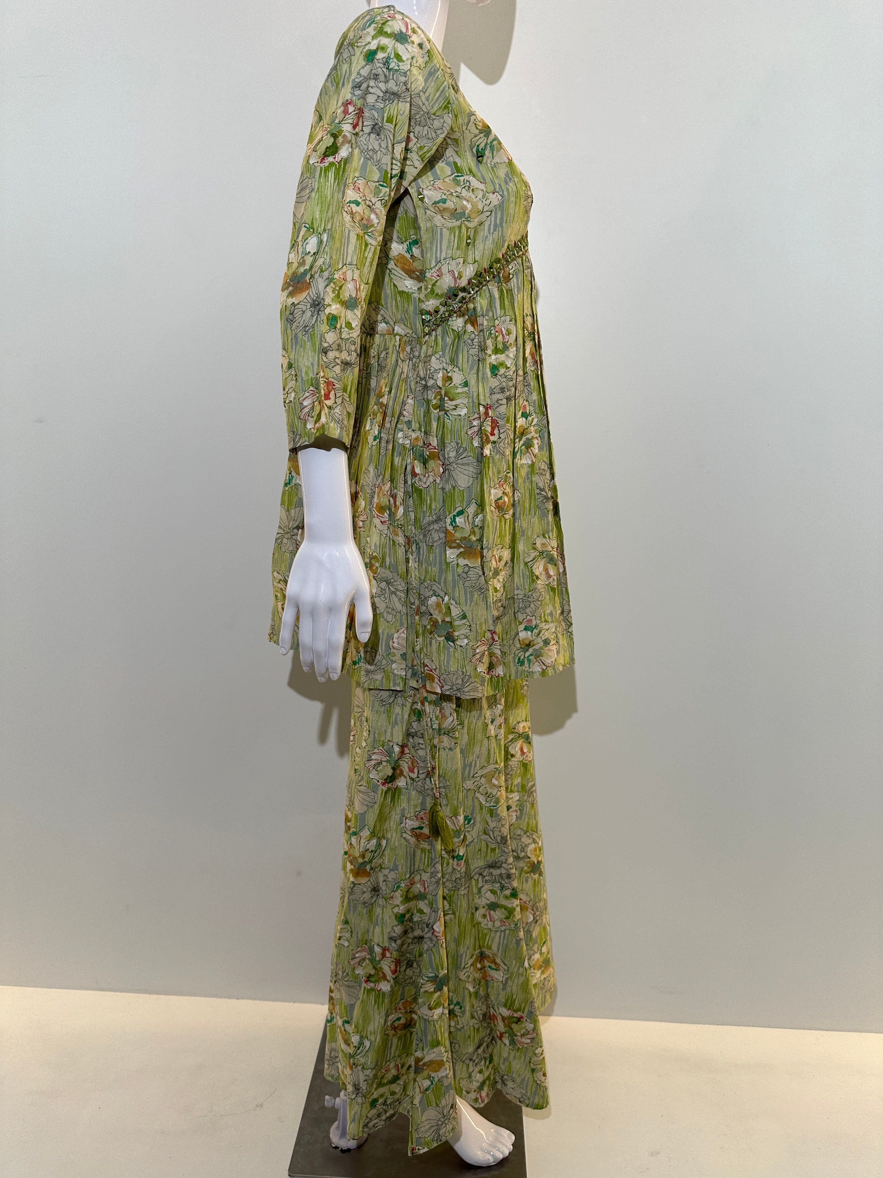 Image of Muslin Bell Bottom Kurti Set- 2 Piece