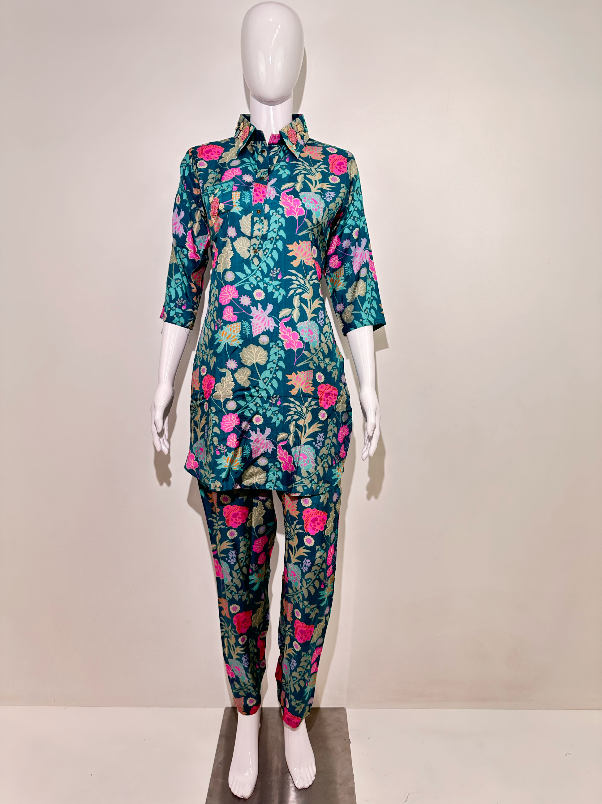 Muslin Hand work Coord Set - Collar Embroidery