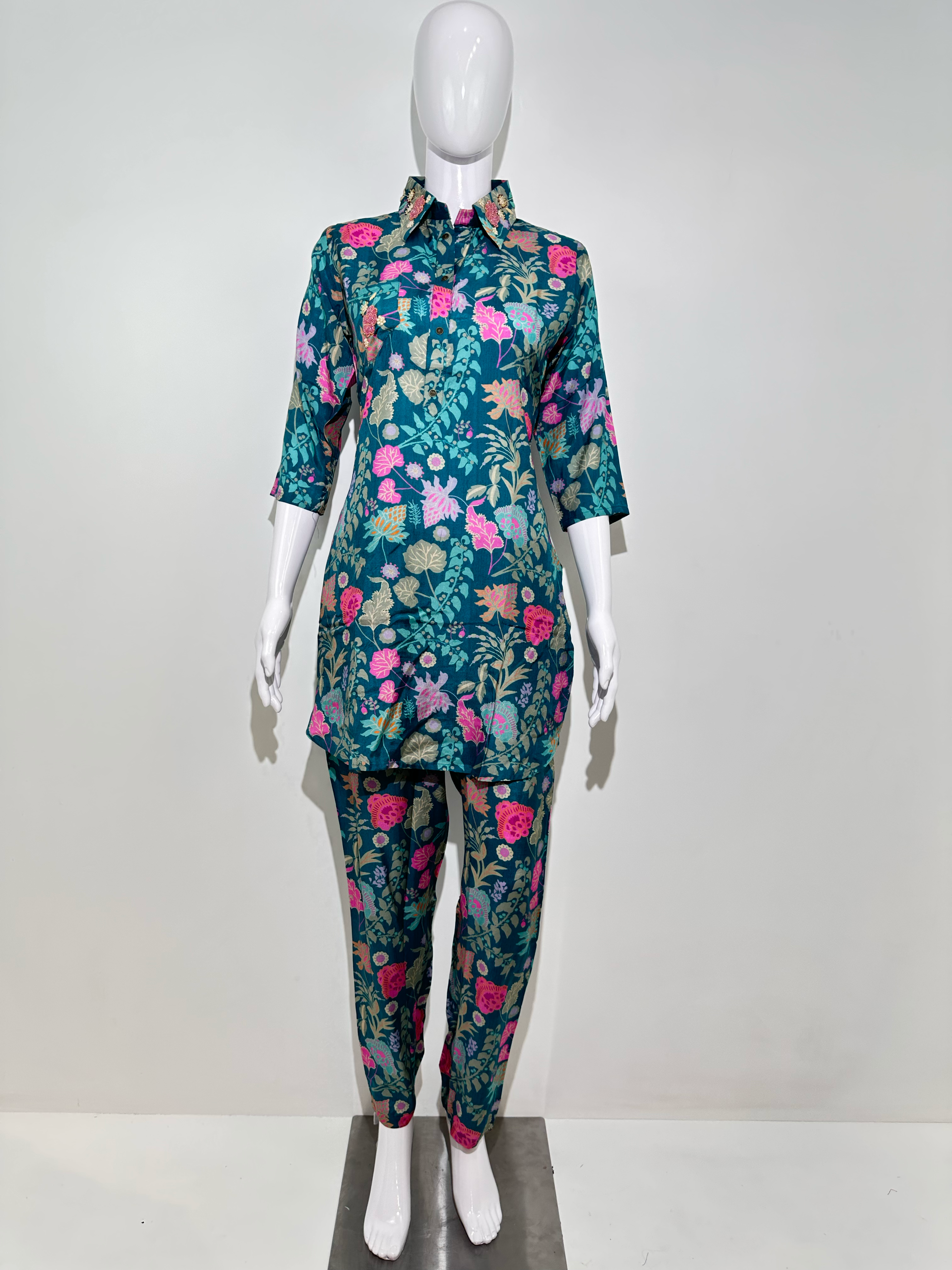 Image of Muslin Hand work Coord Set - Collar Embroidery