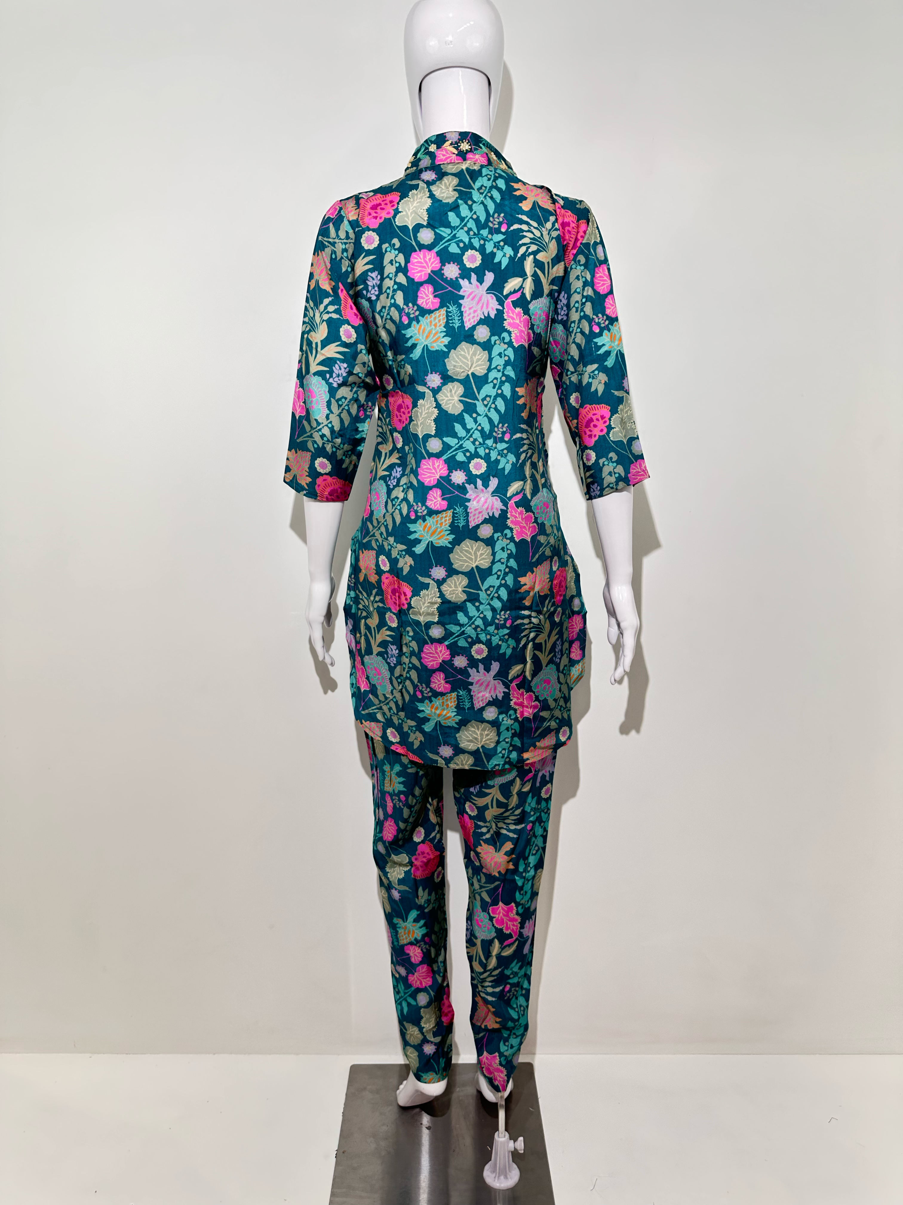 Image of Muslin Hand work Coord Set - Collar Embroidery