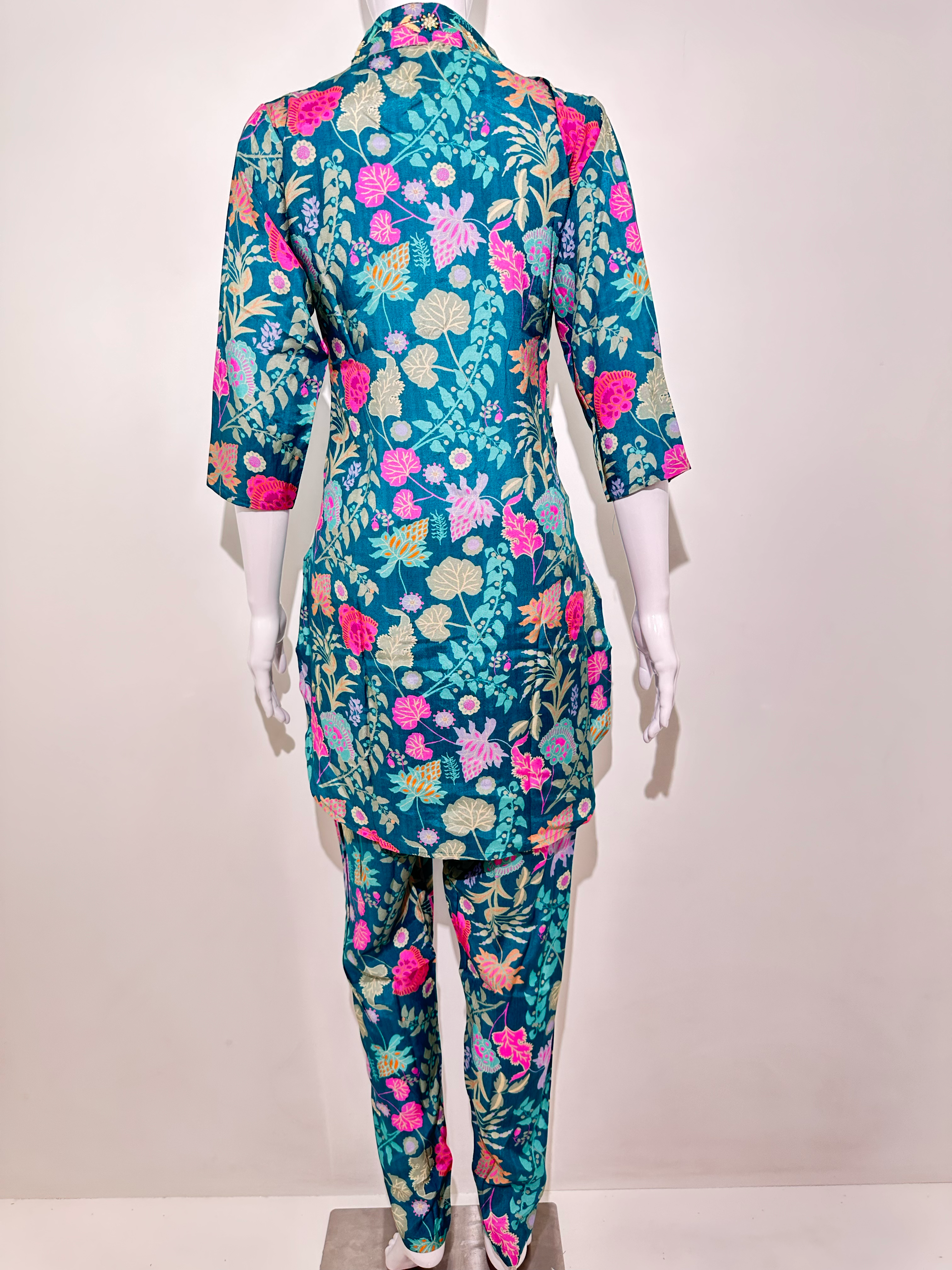 Image of Muslin Hand work Coord Set - Collar Embroidery