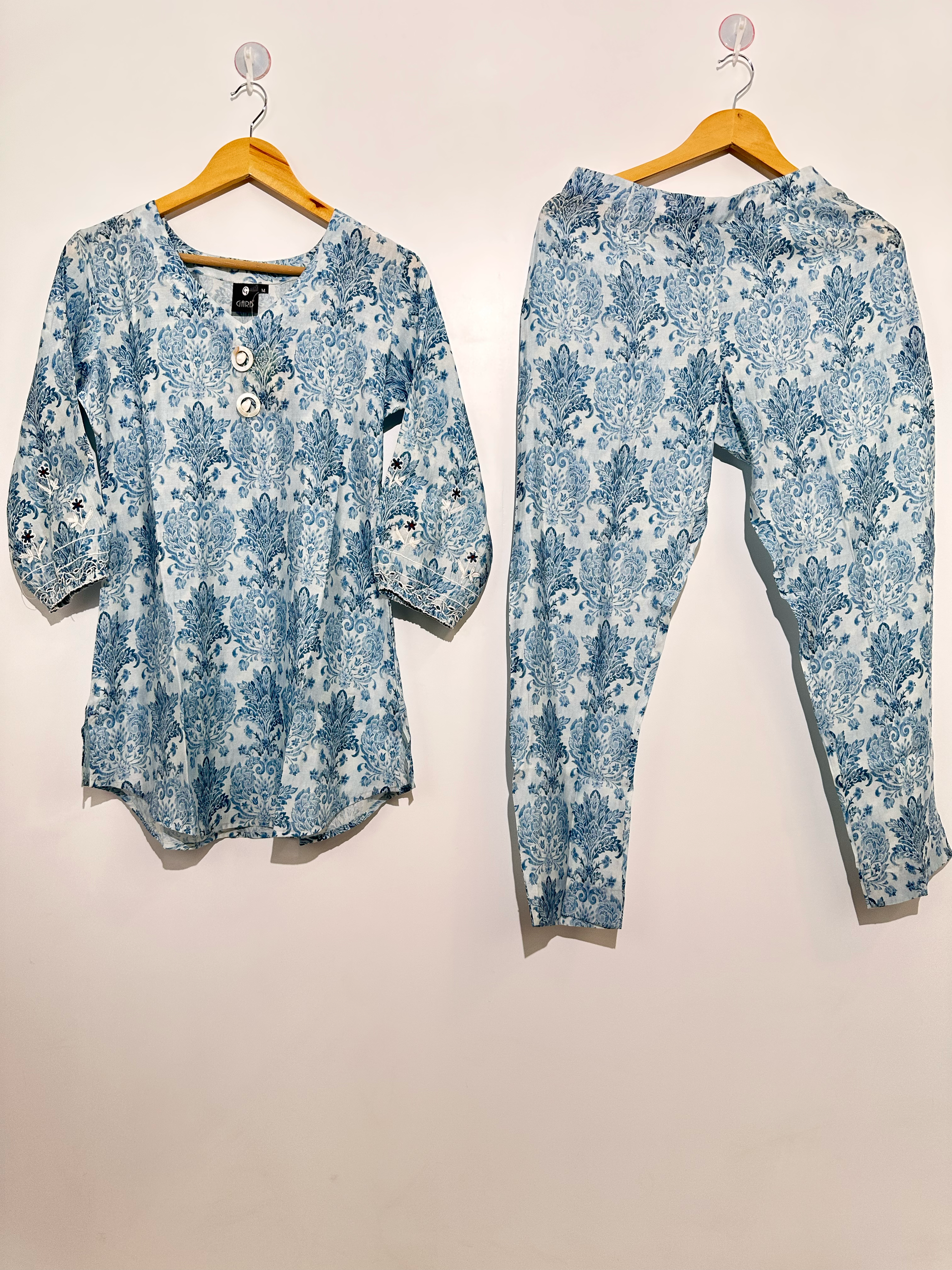 Muslin Embroidery Coords with Grip Sleeve
