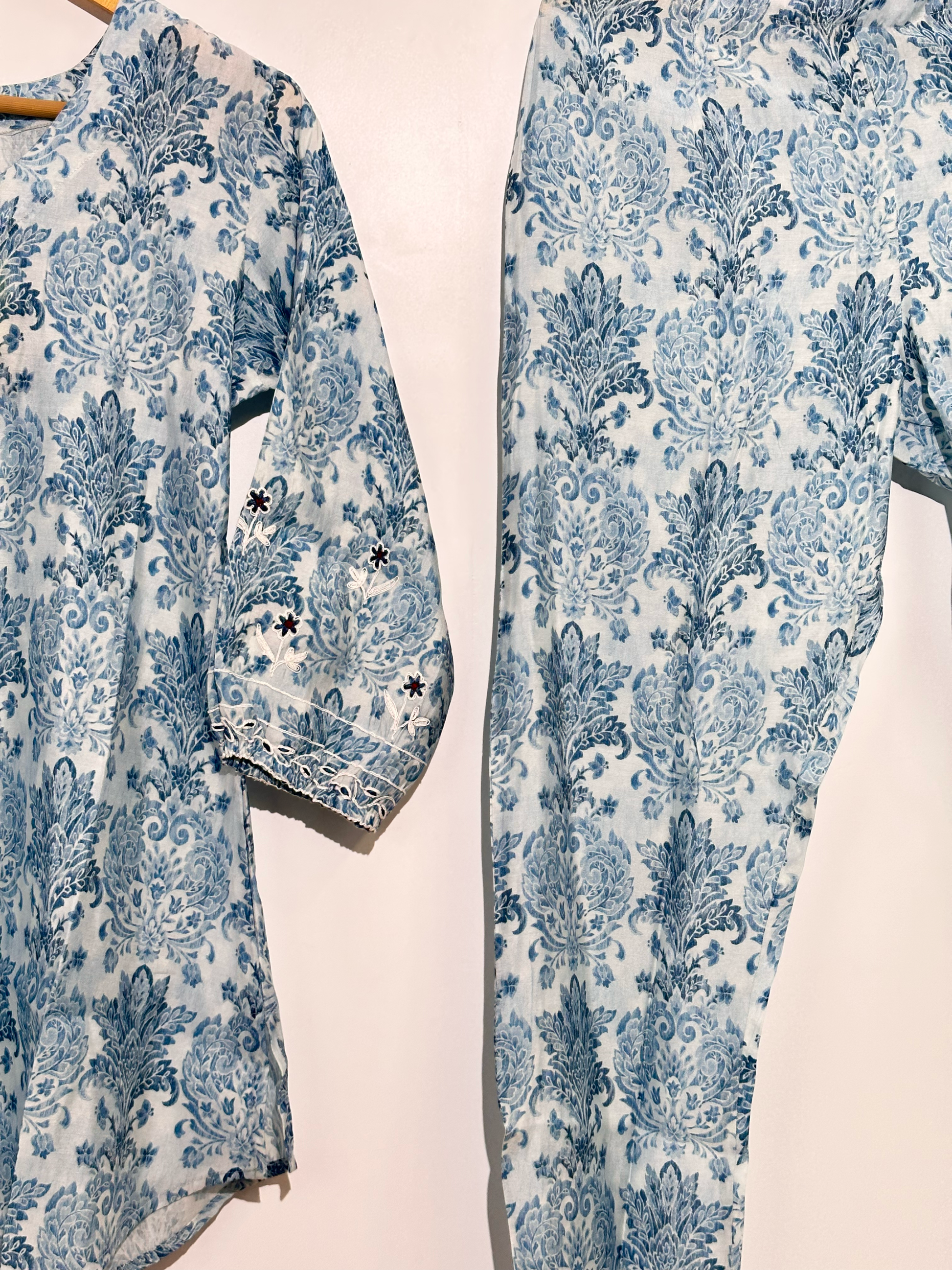 Muslin Embroidery Coords with Grip Sleeve