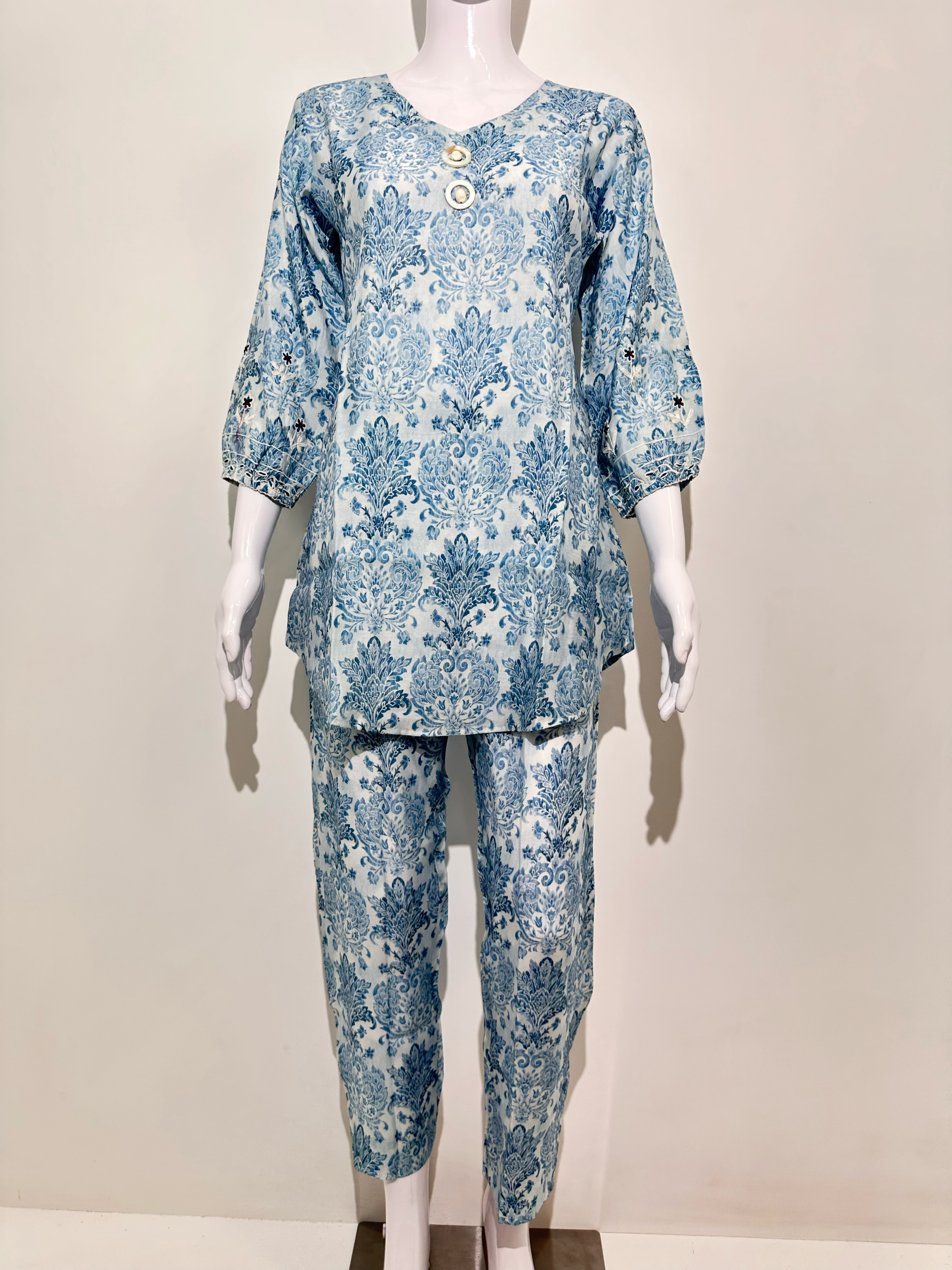 Muslin Embroidery Coords with Grip Sleeve