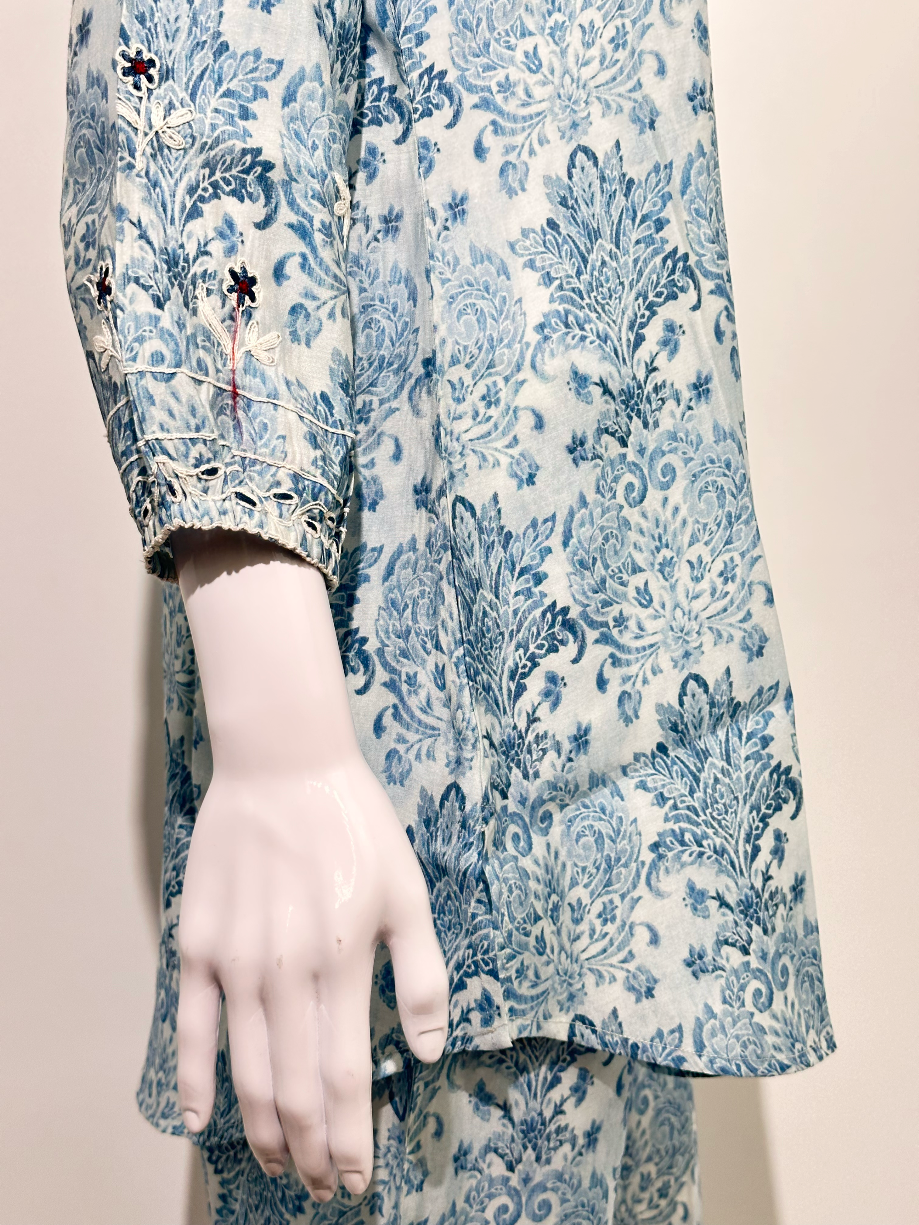 Image of Muslin Embroidery Coords with Grip Sleeve