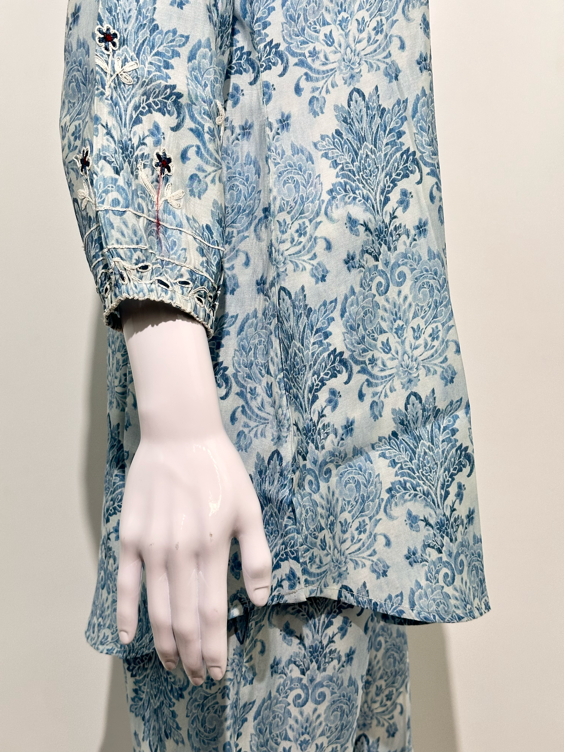 Muslin Embroidery Coords with Grip Sleeve