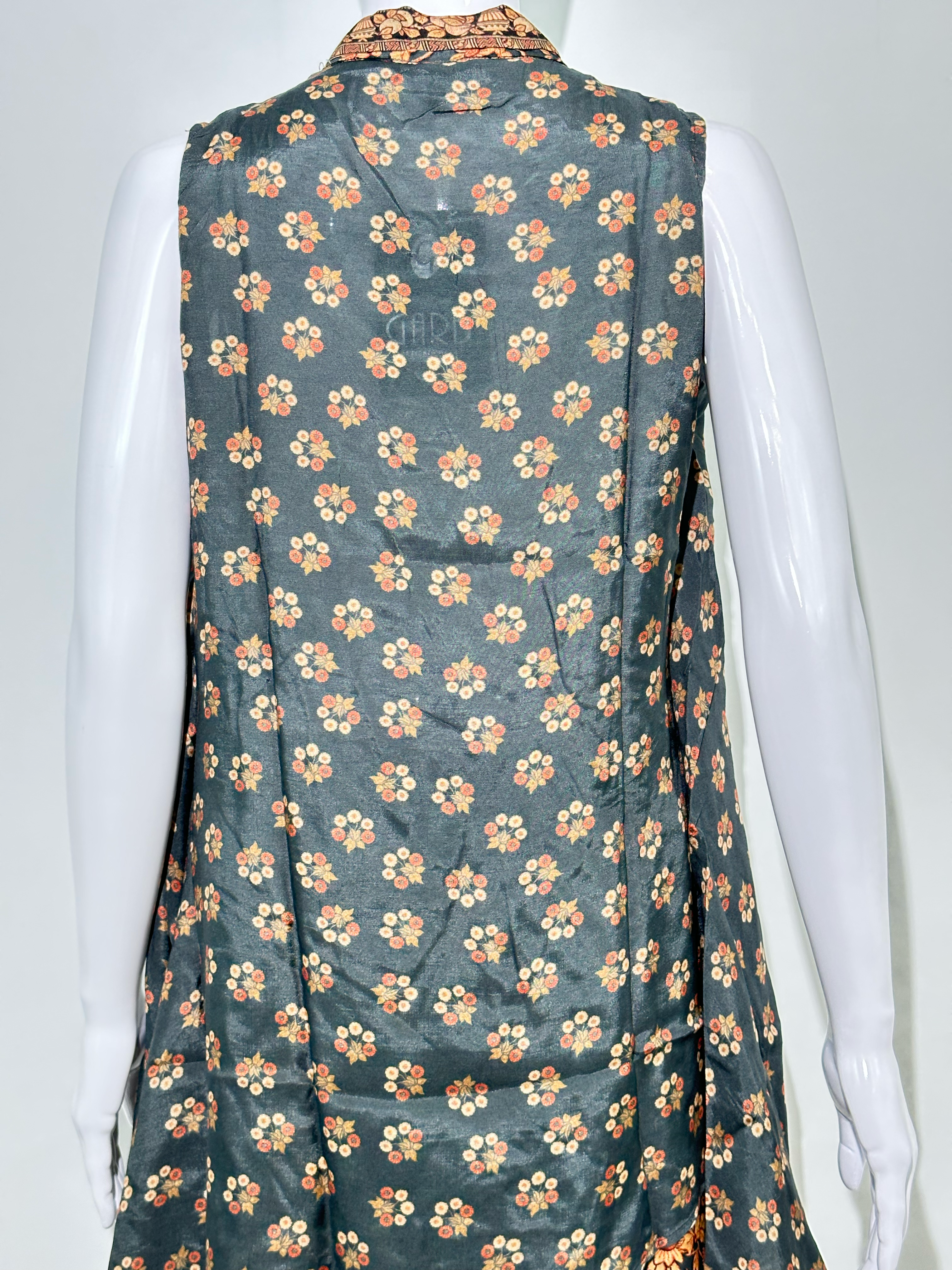 Image of Muslin Print with Thread Sequence work - Attached Jacket