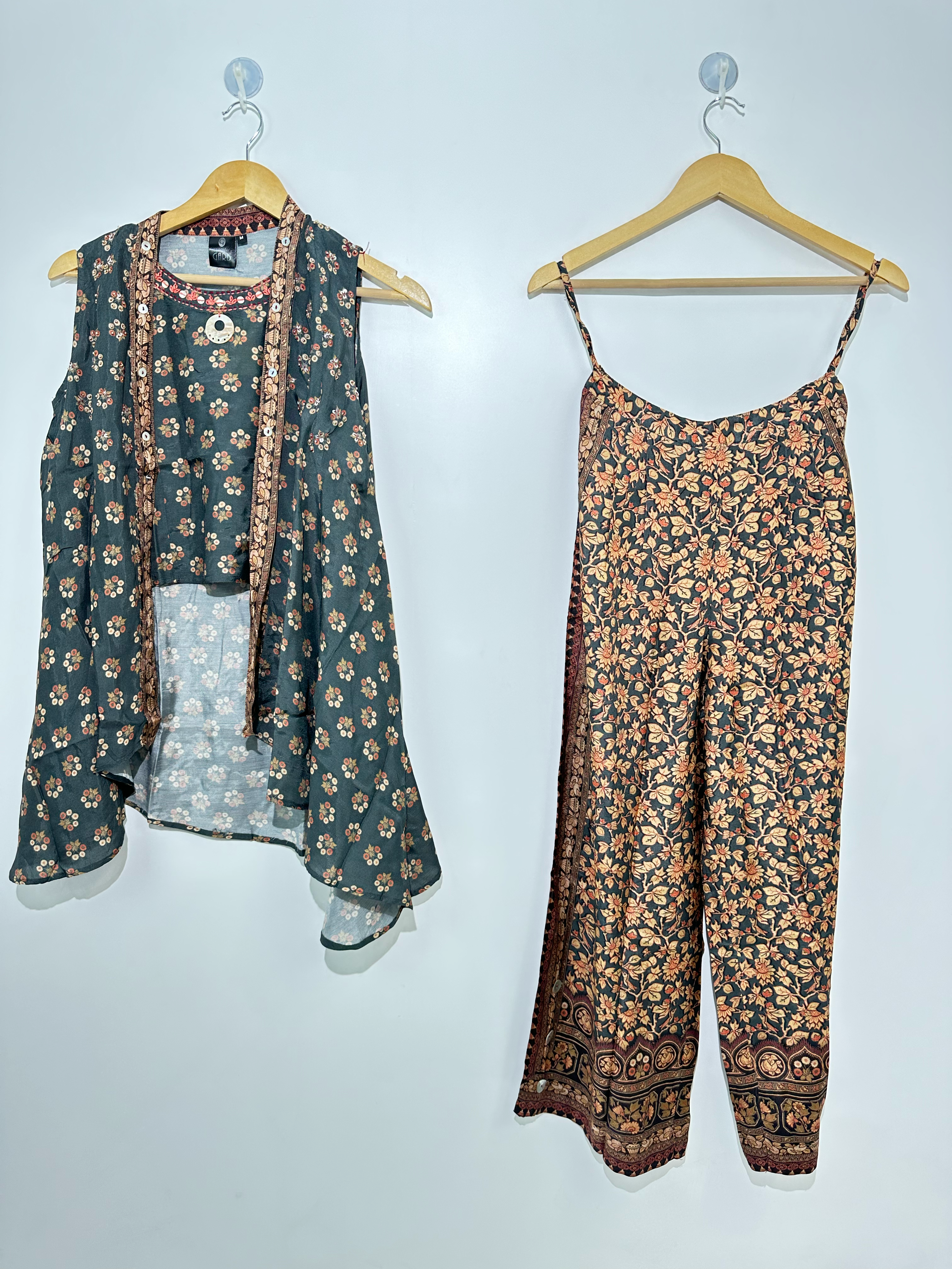 Image of Muslin Print with Thread Sequence work - Attached Jacket