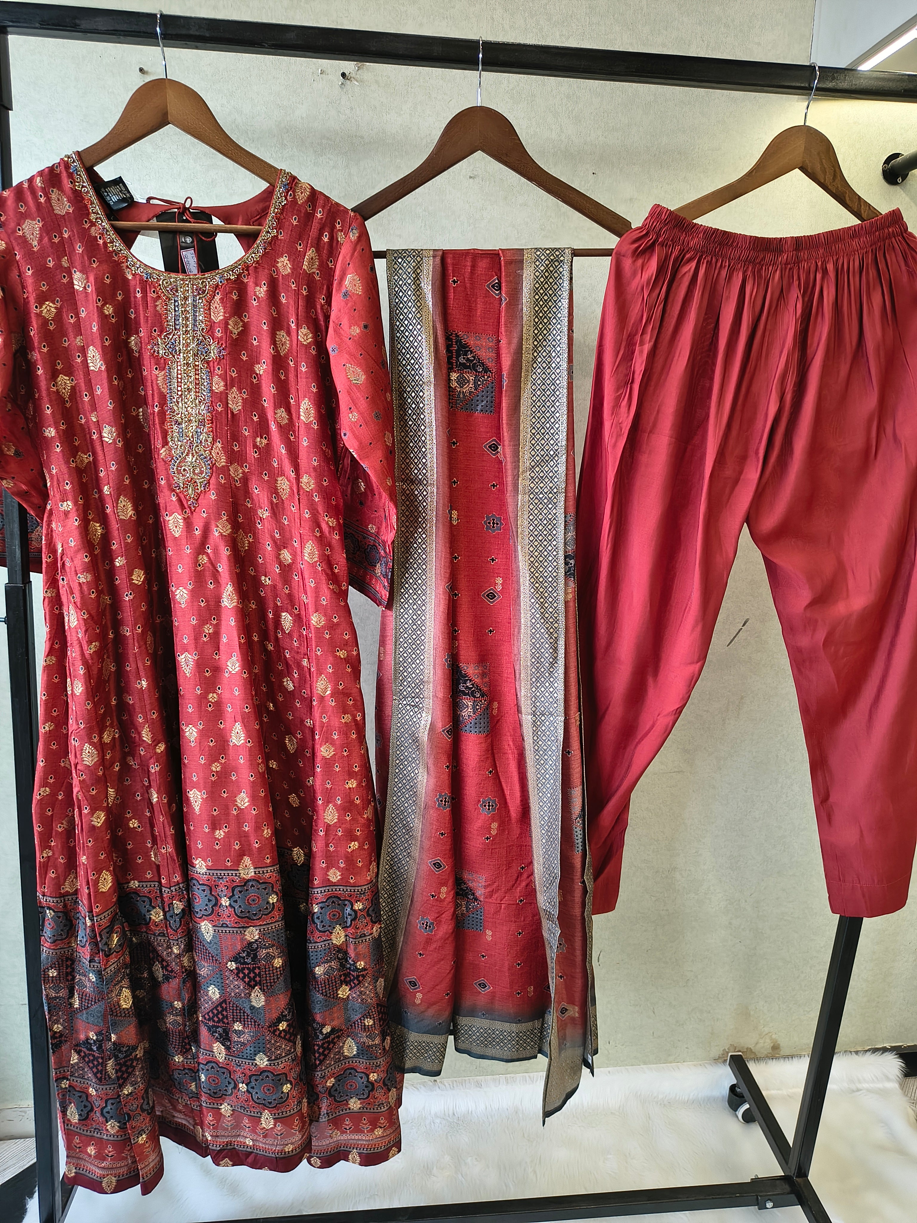 Image of Rust Maroon Ethnic Printed Designer Kurta Set with Woven Dupatta | Premium 3 Piece Festive Suit