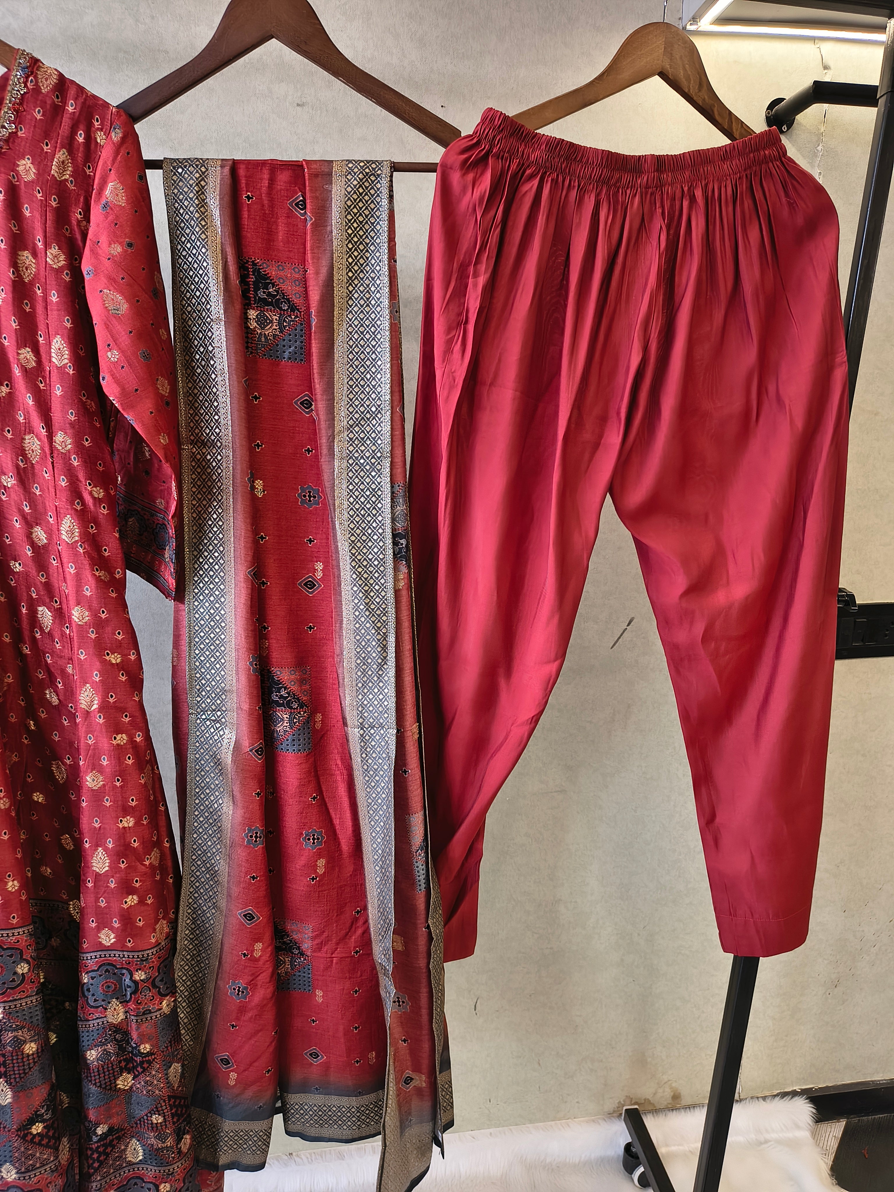 Image of Rust Maroon Ethnic Printed Designer Kurta Set with Woven Dupatta | Premium 3 Piece Festive Suit