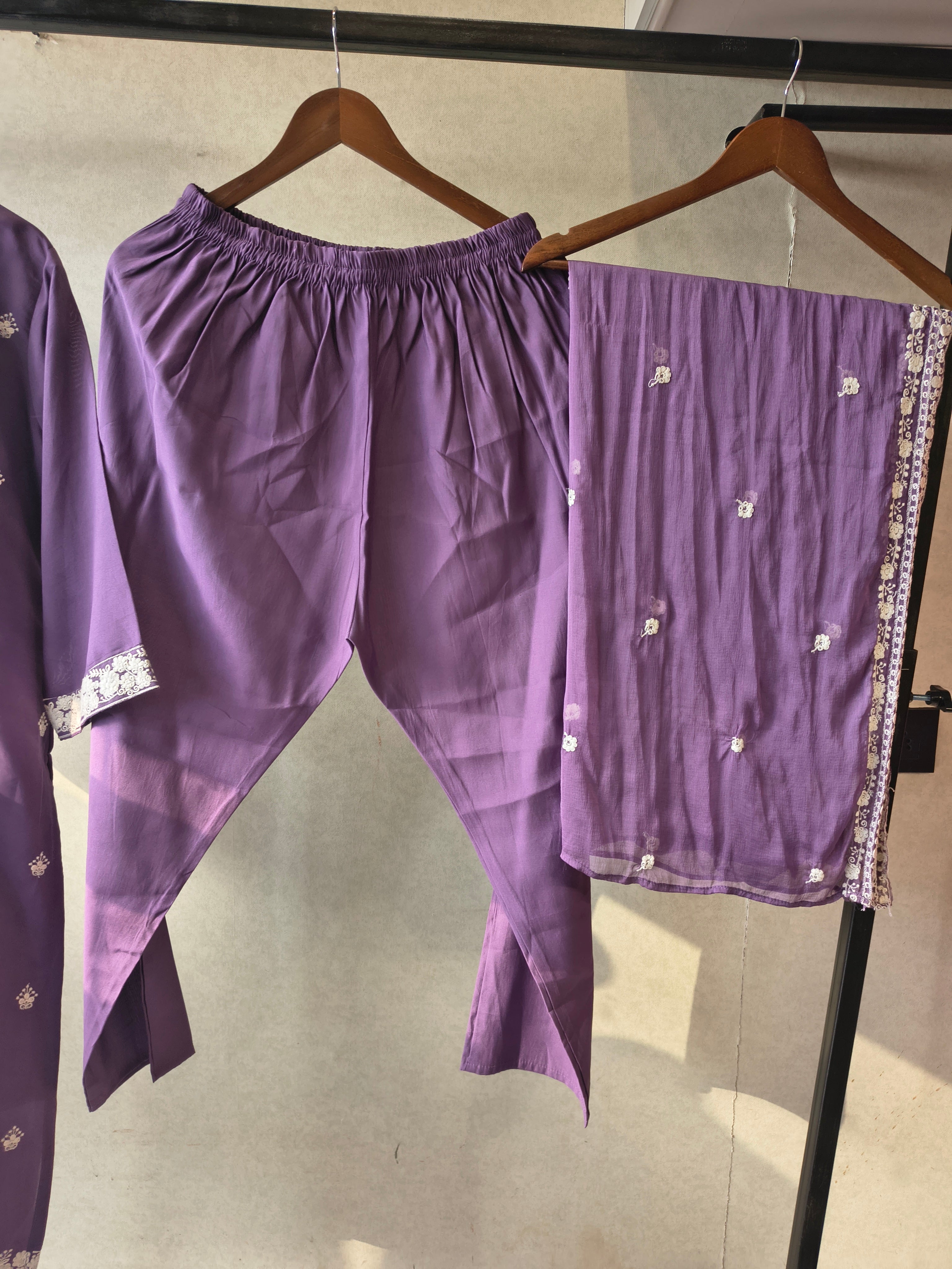Image of Premium Lavender Embroidered Kurta Set with Chikankari Work & Organza Dupatta