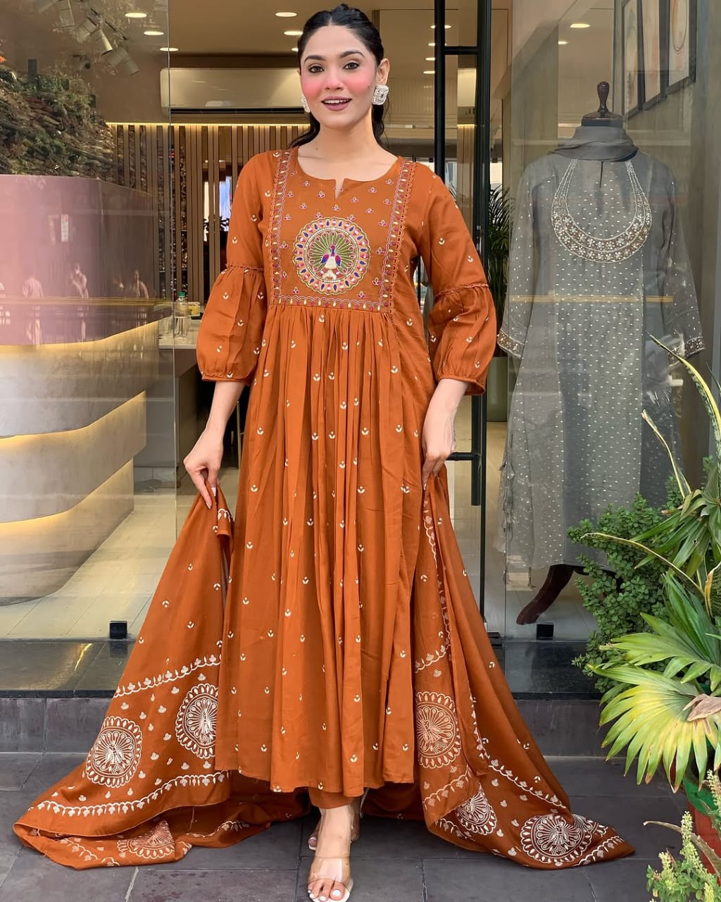 New anarkali kurta set with Cotton Pant & Malmal Dupatta with tier pattern...

Women's Embroidered& pitten work printed Cotton kurta & pant with malmal dupatta set