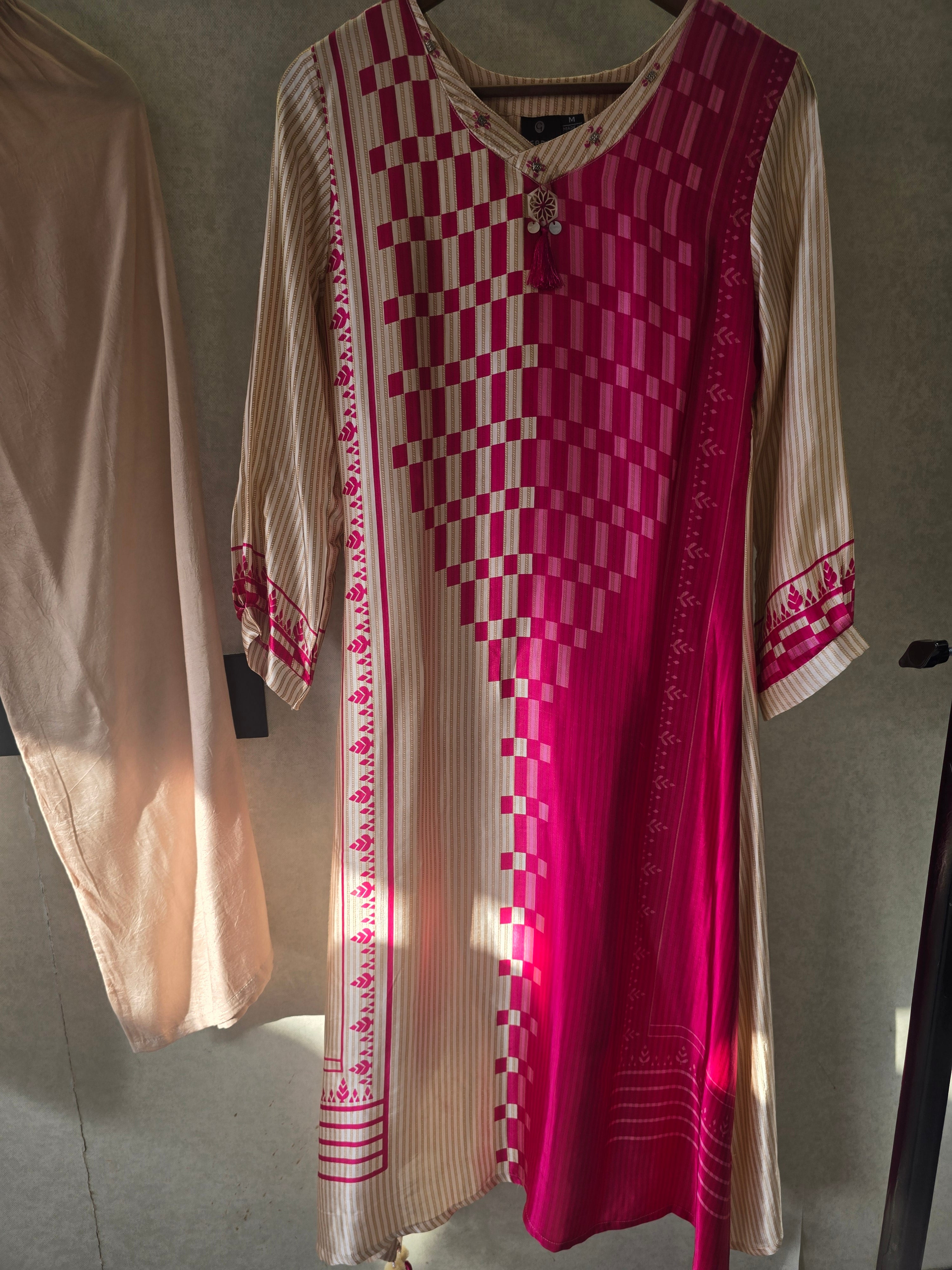 Image of Fuchsia Panel Print Kurta Pant Set