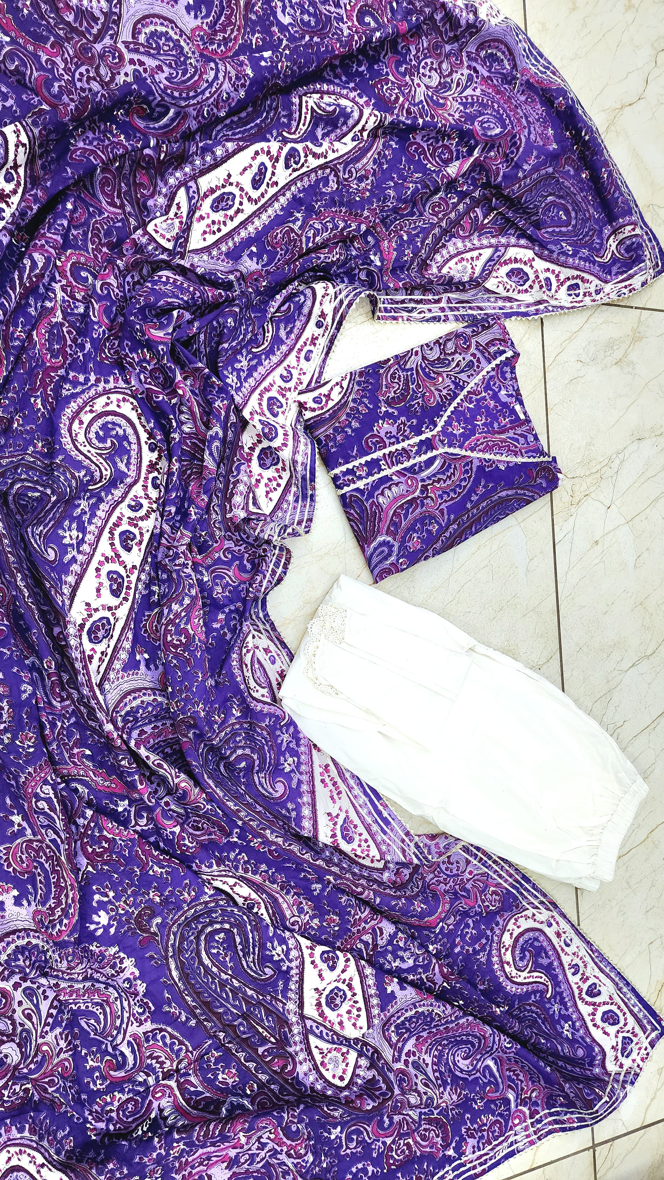 Image of This is a three piece lawn paisley print suit set. The set includes Kurta, Tulip Pants and Dupatta
