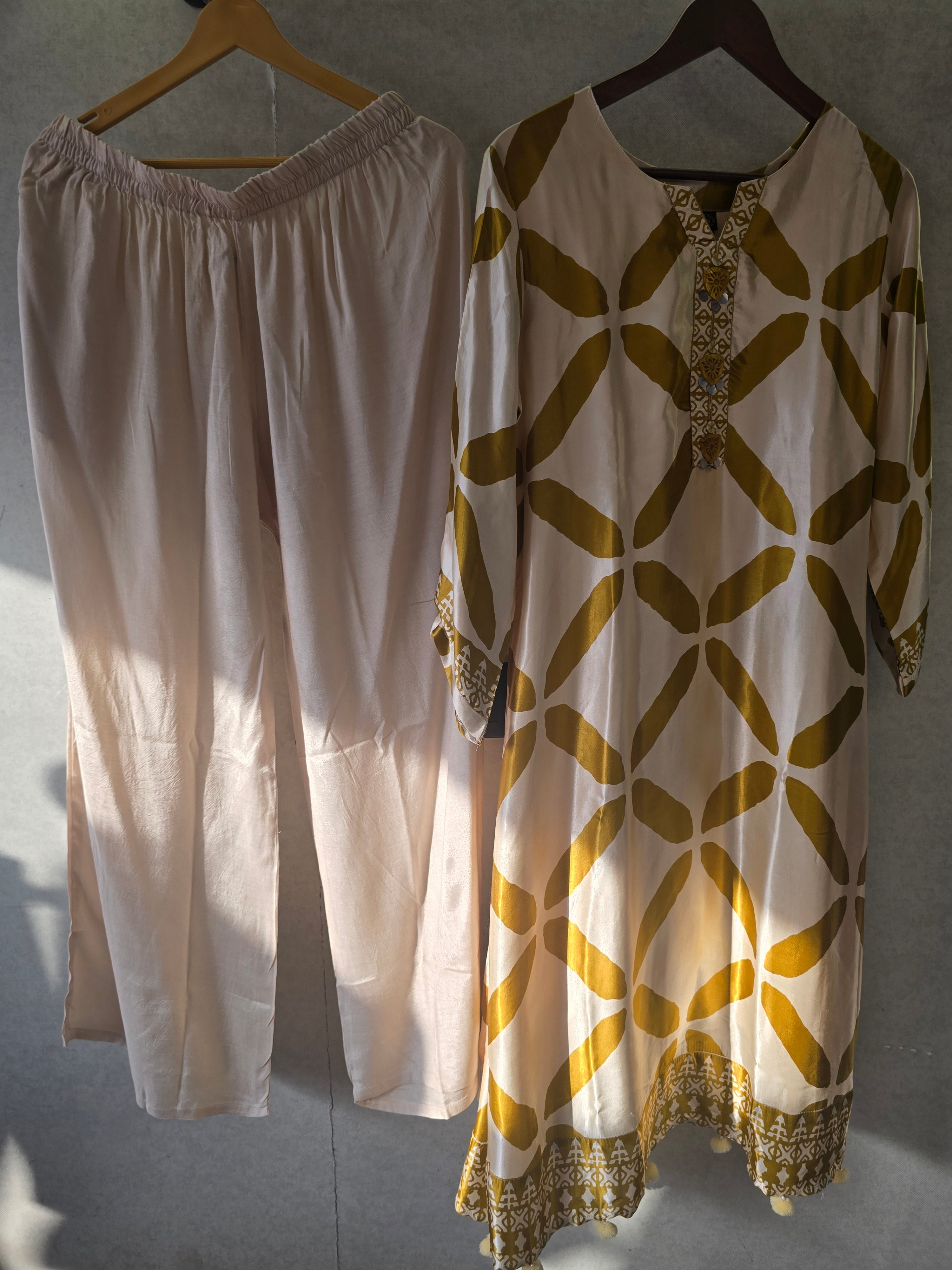 Image of Mustard Geometric Print Kurta Pant Set