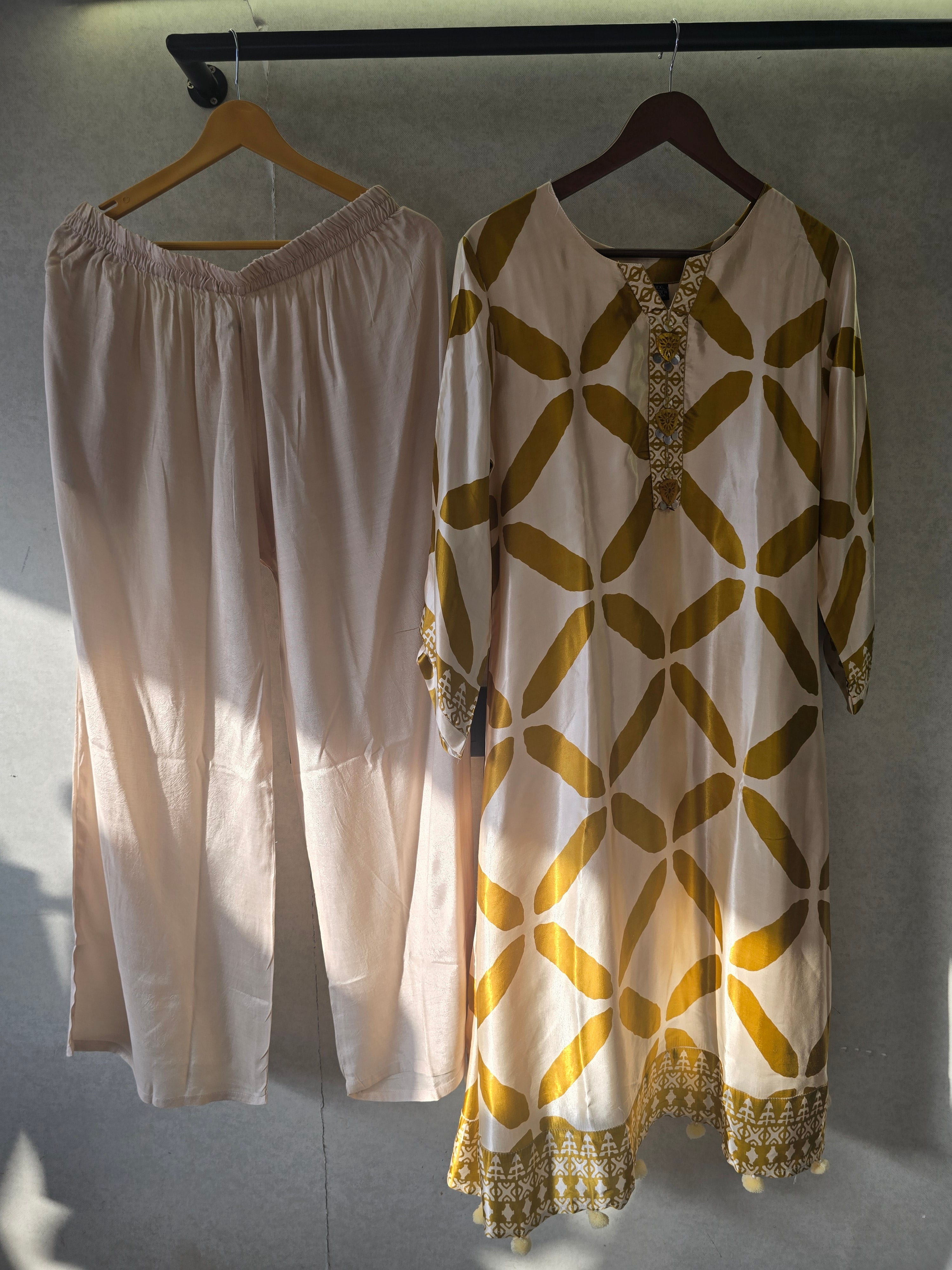 Image of Mustard Geometric Print Kurta Pant Set